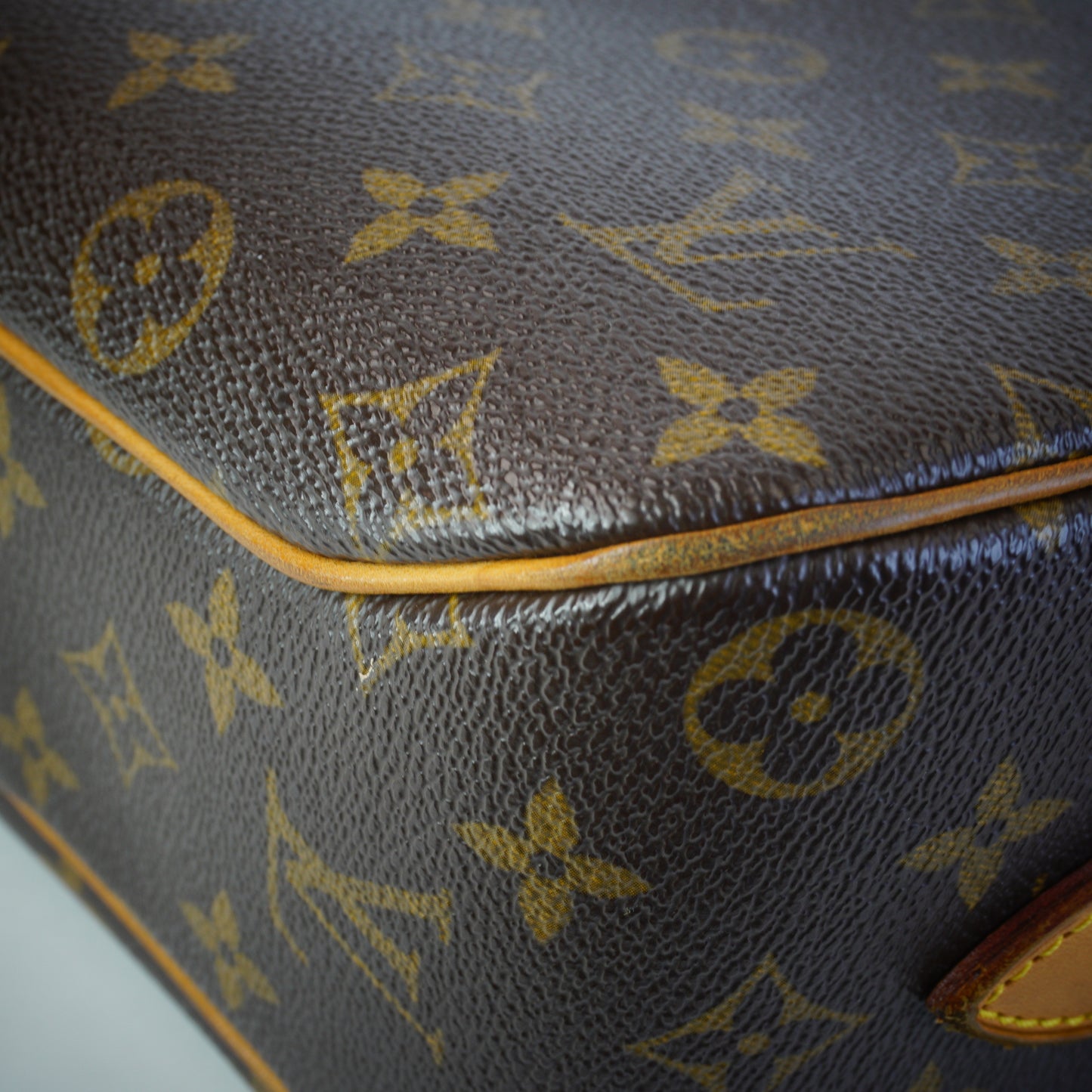 Louis Vuitton	Monogram Blois