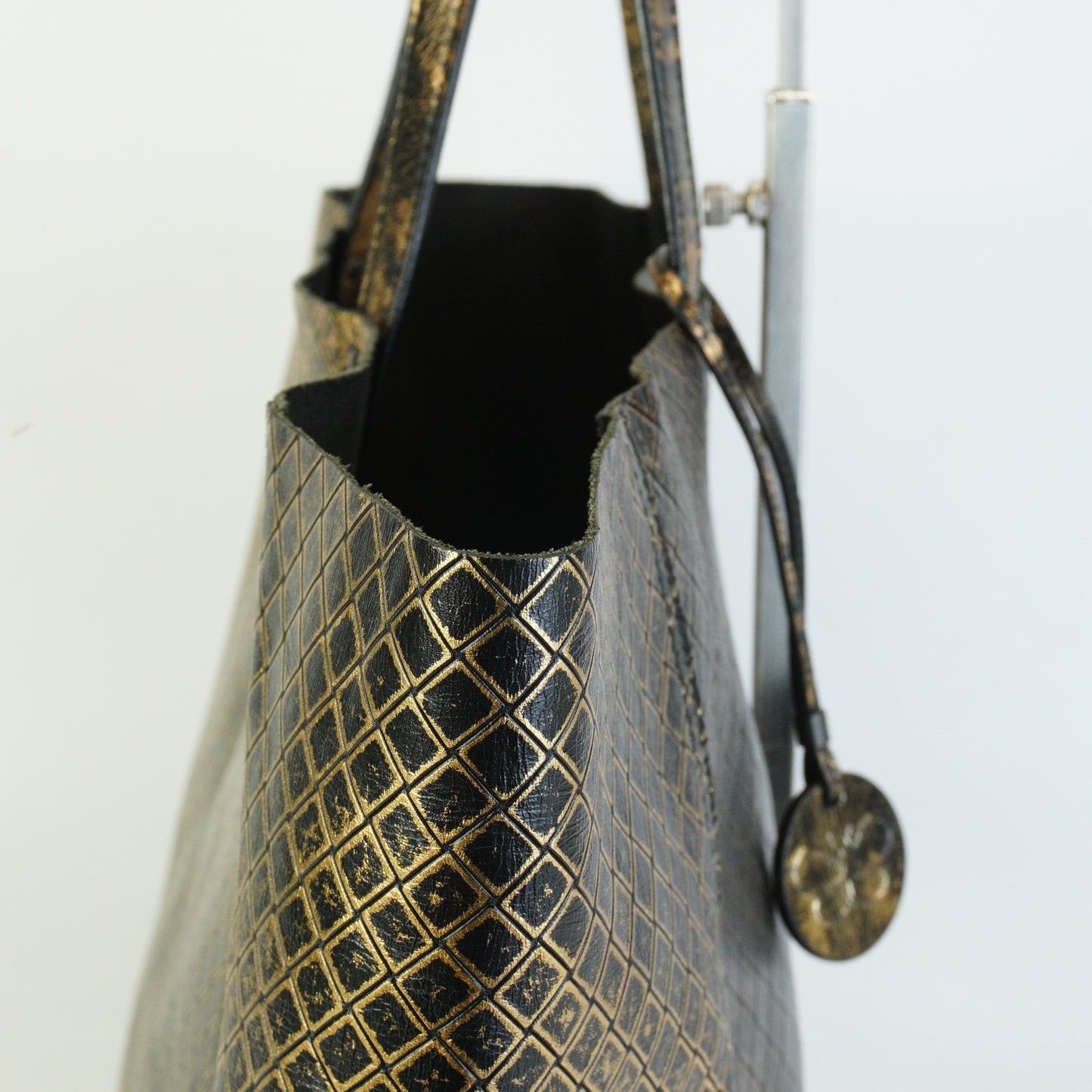 Bottega Veneta Intrecciomirage Leather Black/Gold Large