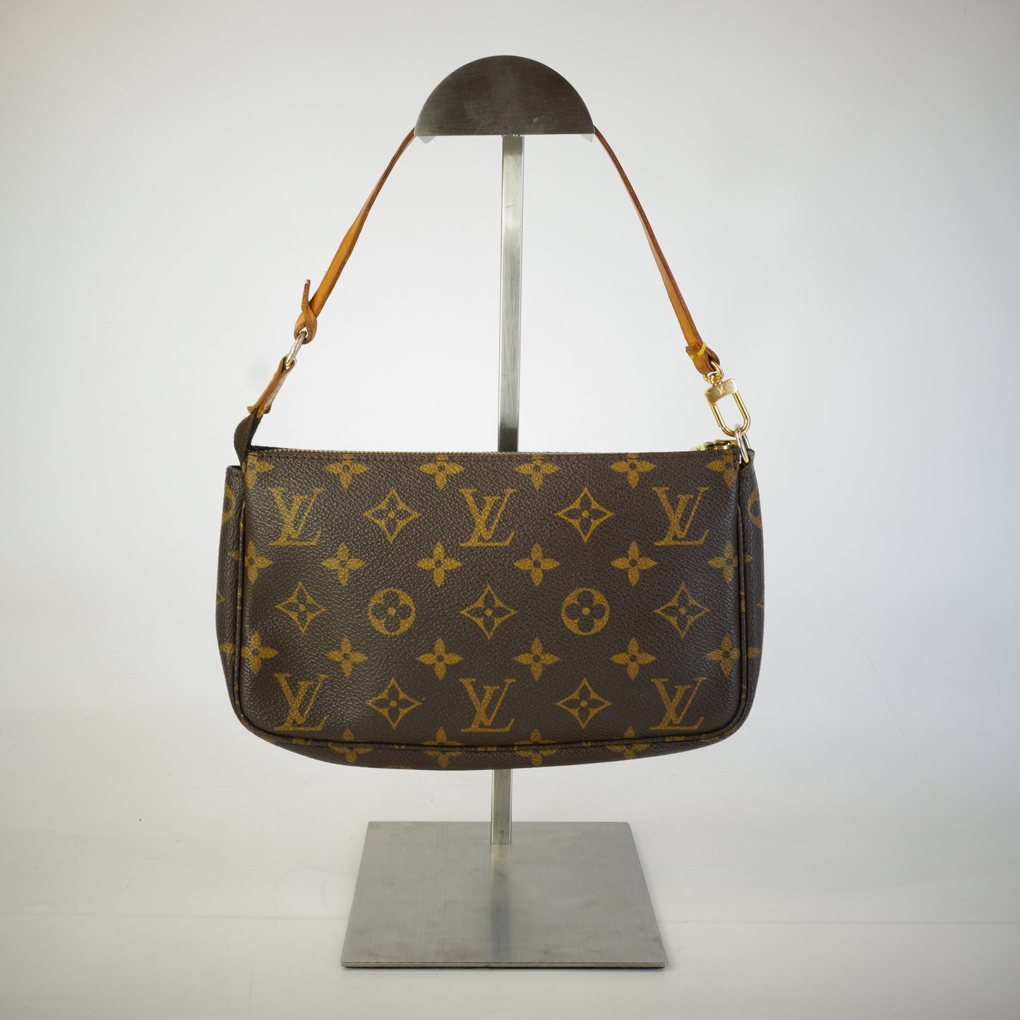 Louis Vuitton	Pochette
