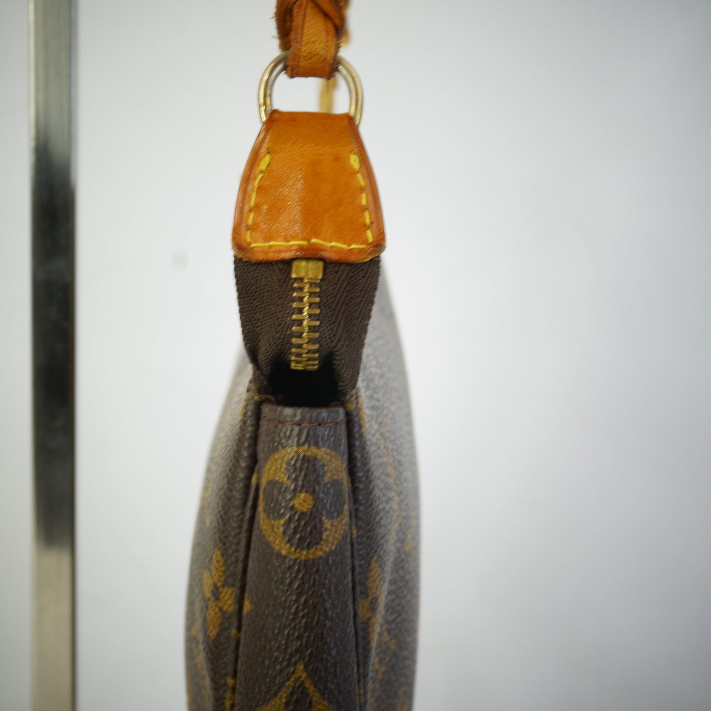 Louis Vuitton	Pochette