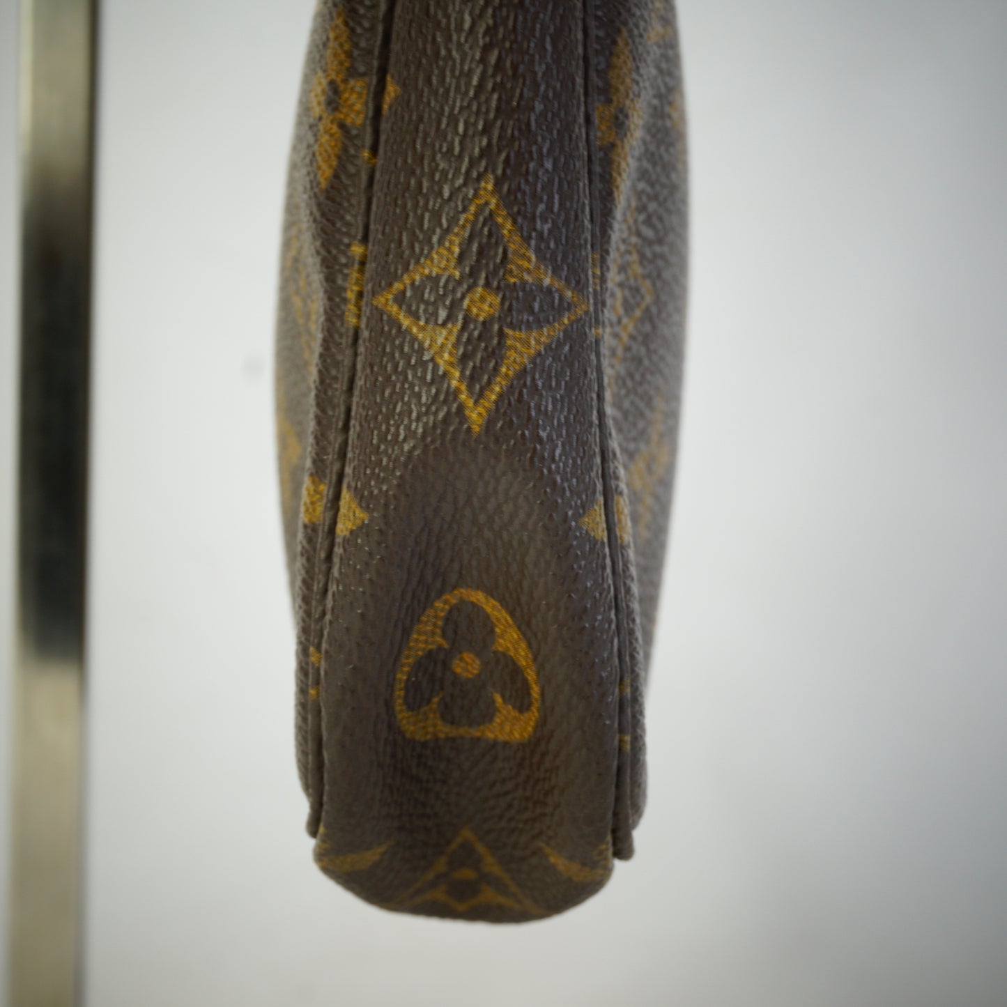Louis Vuitton	Pochette