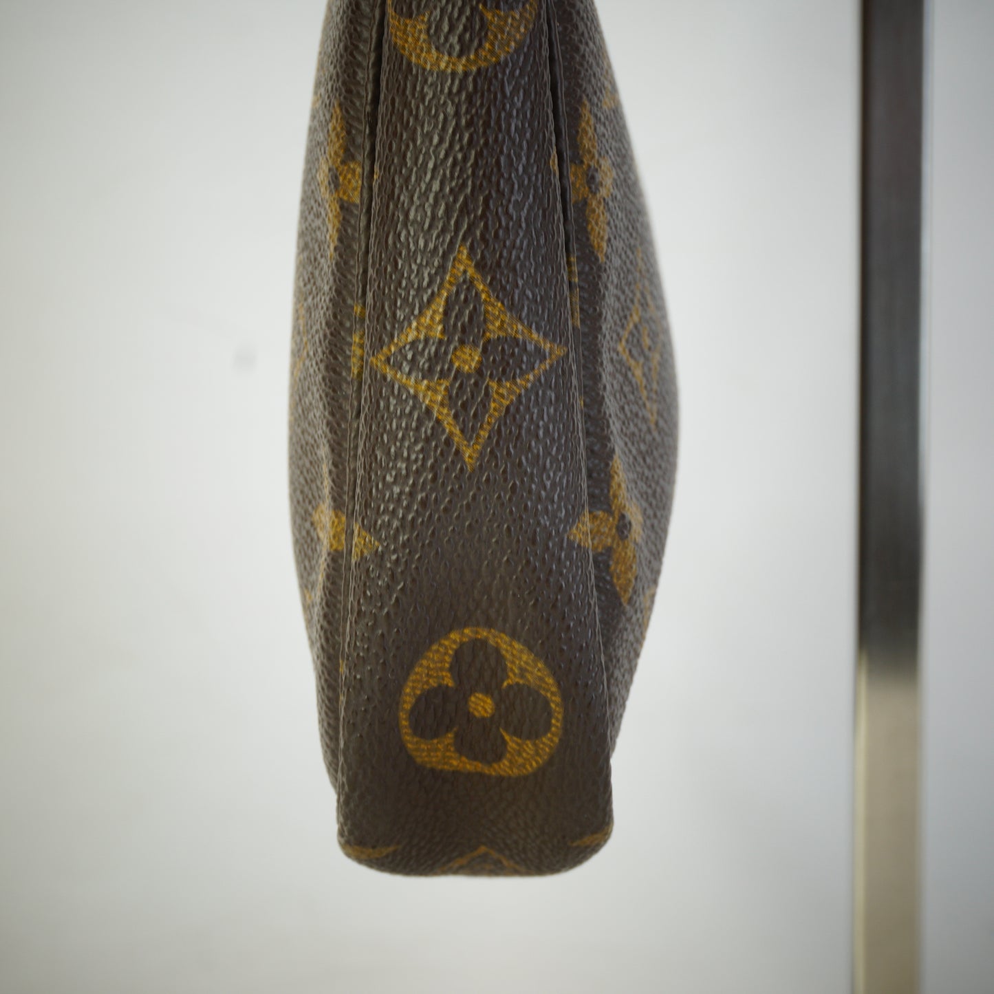 Louis Vuitton	Pochette