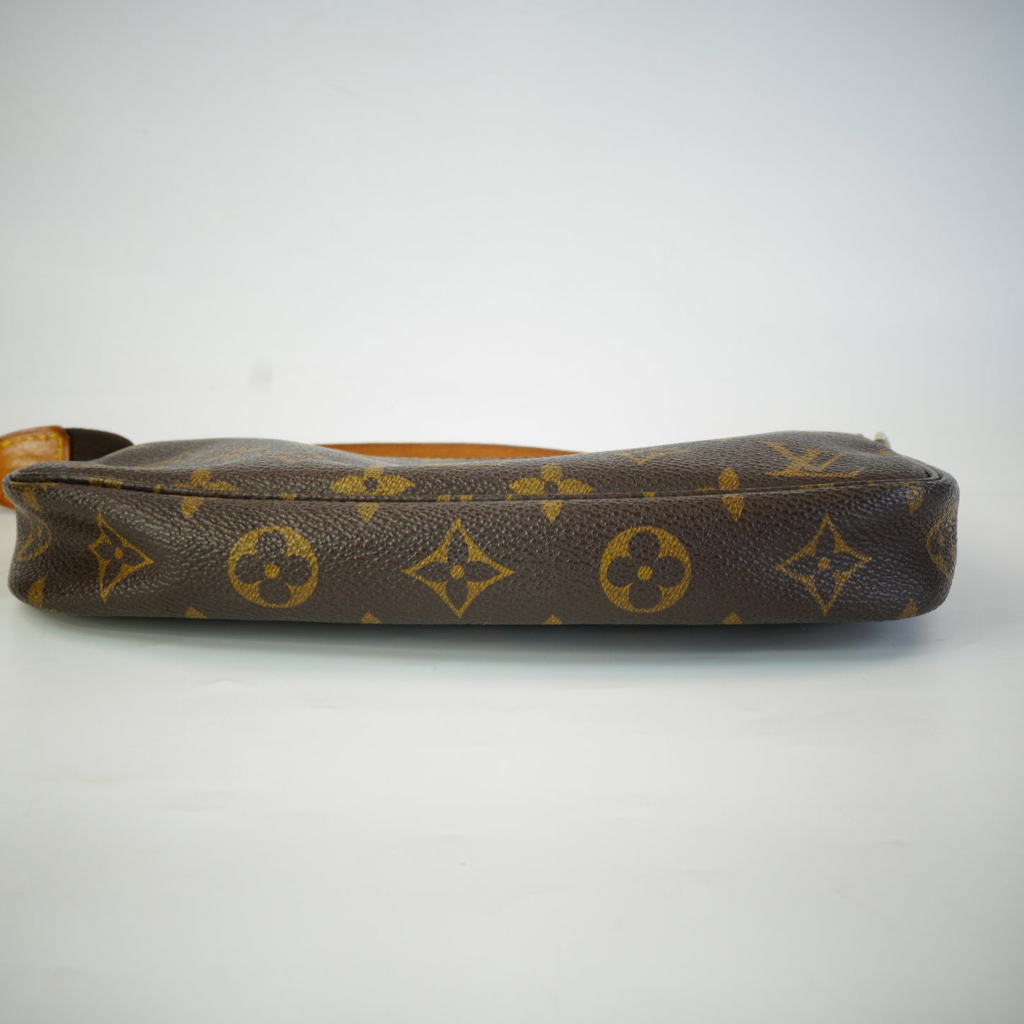Louis Vuitton	Pochette