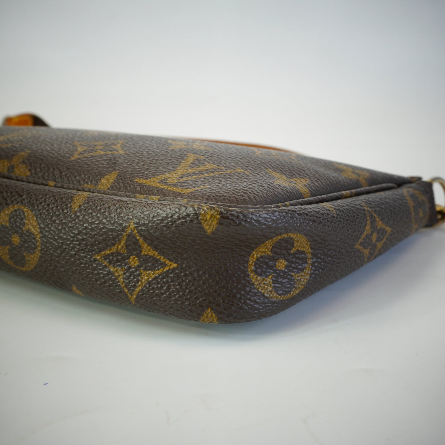Louis Vuitton	Pochette