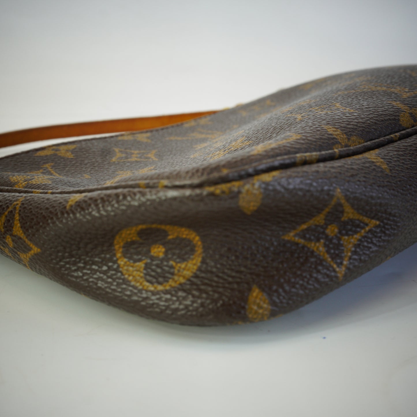 Louis Vuitton	Pochette