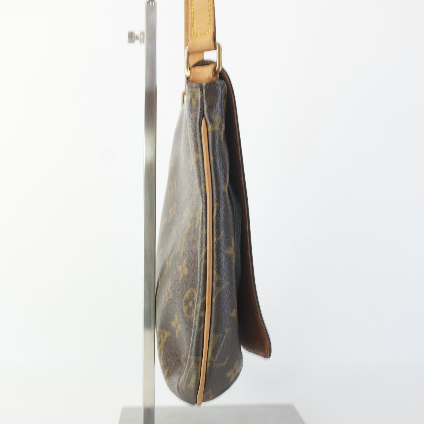 Louis Vuitton	Sling Bag Mono