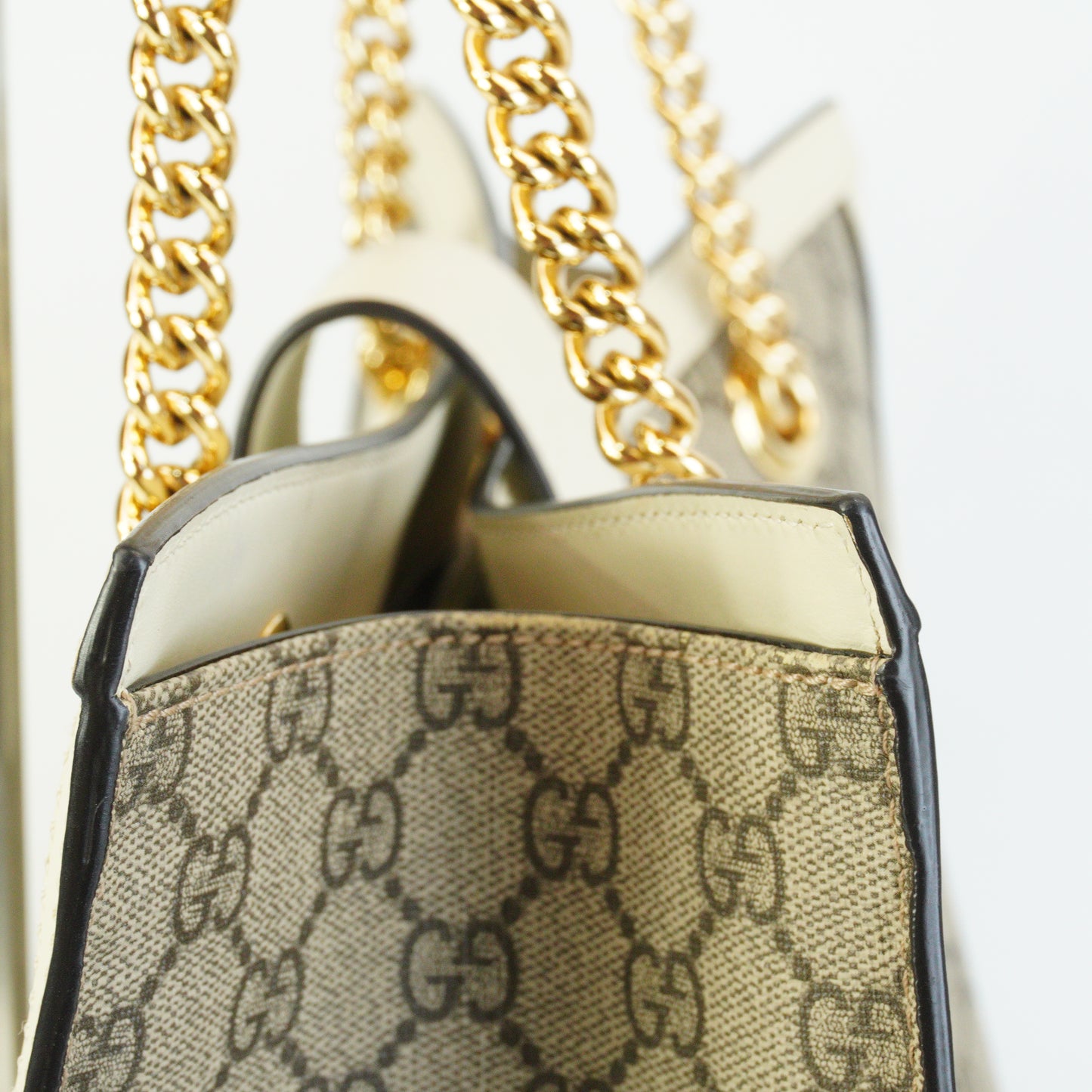 Gucci	Padlock GG Supreme Beige Medium GHW