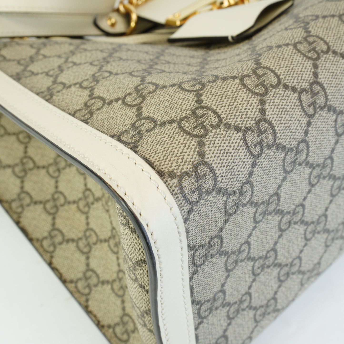 Gucci	Padlock GG Supreme Beige Medium GHW