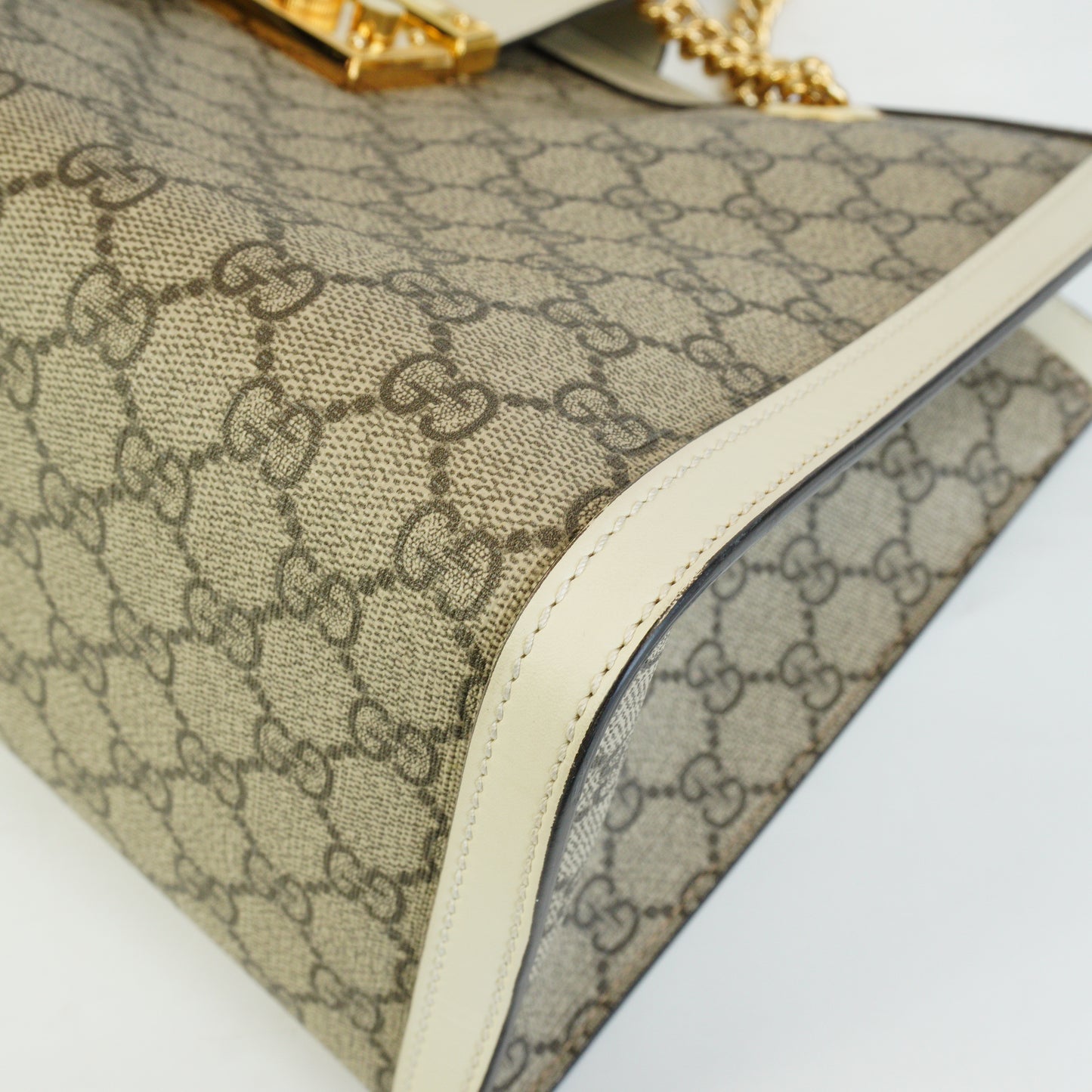 Gucci	Padlock GG Supreme Beige Medium GHW