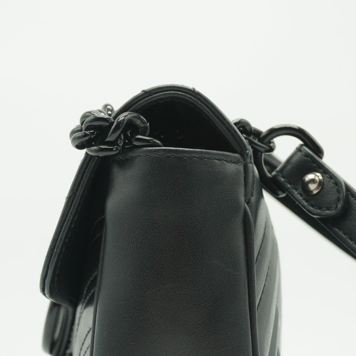 Gucci	GG Marmont Metelasse Bag Black Small MHW