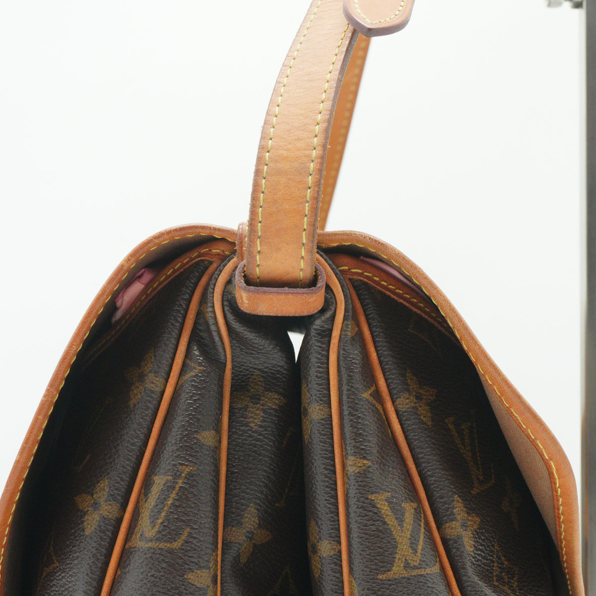 Louis Vuitton	Saumur 30 MM GHW