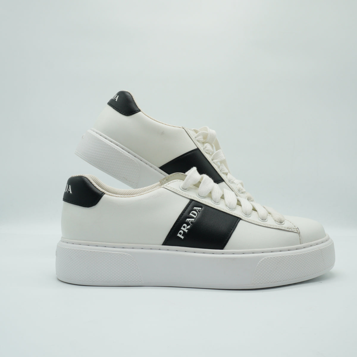 Prada	Snekers Black Accents Size.8