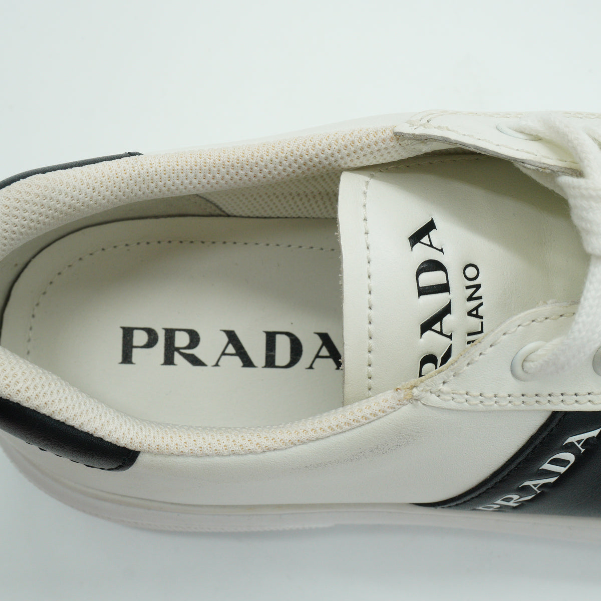 Prada	Snekers Black Accents Size.8