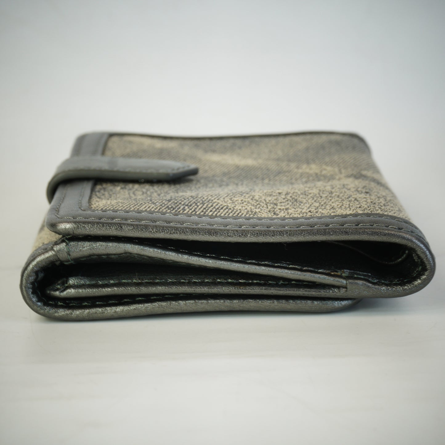 Burberry	Nova Check Comapact Wallet