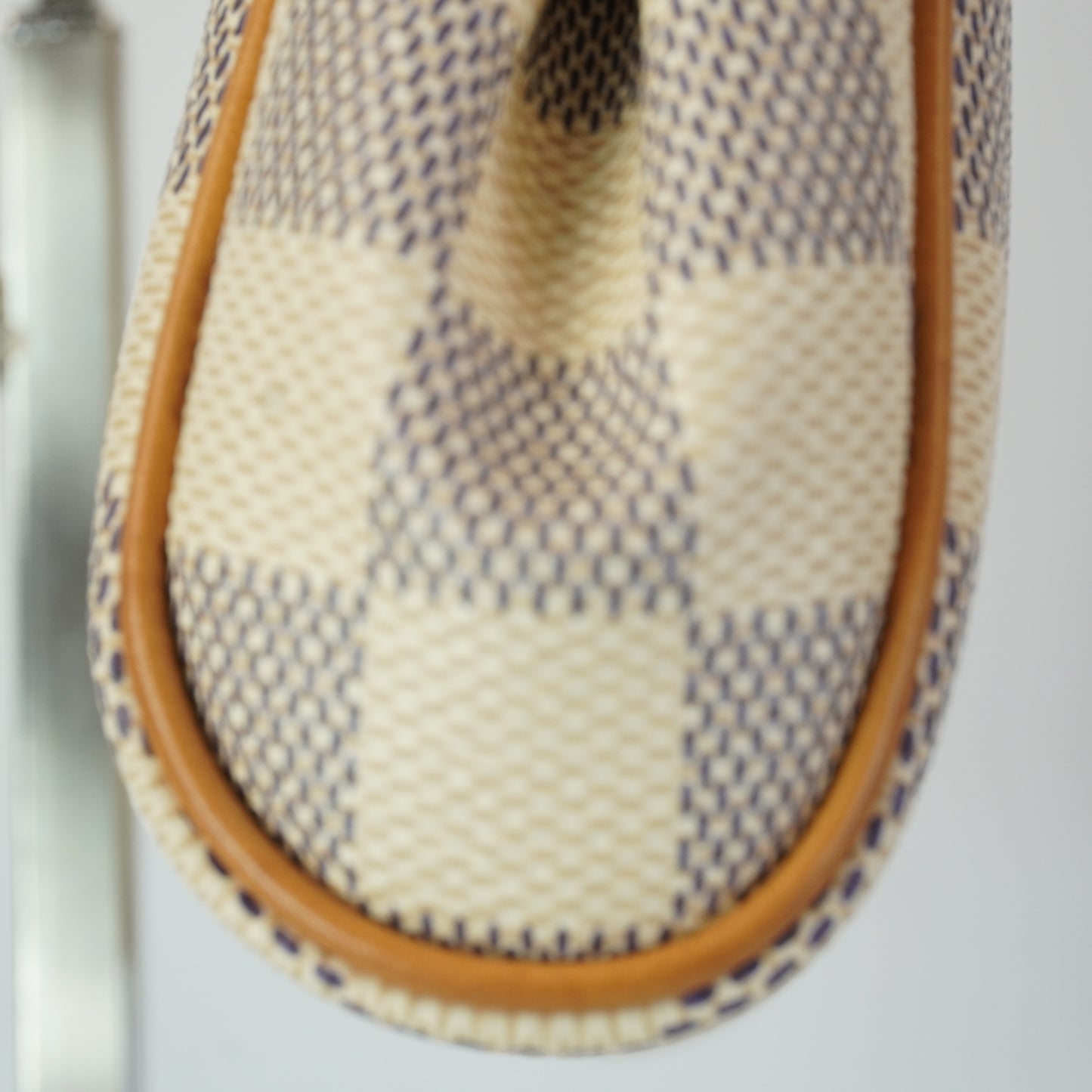 Louis Vuitton	Azur Eva Pochette