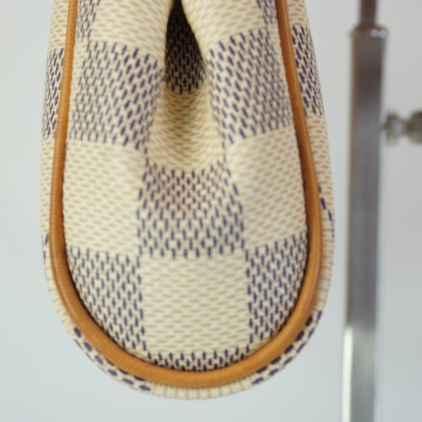 Louis Vuitton	Azur Eva Pochette