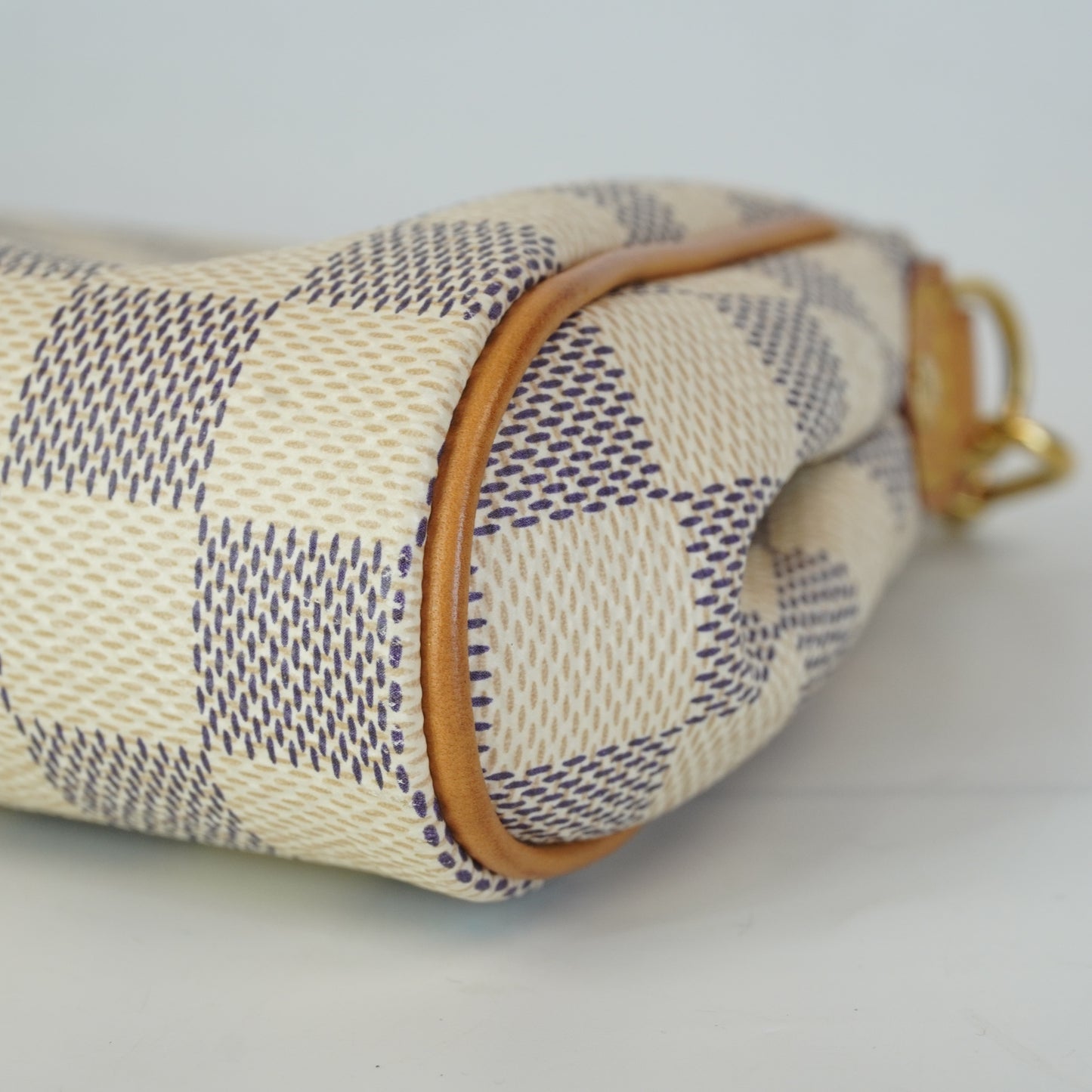 Louis Vuitton	Azur Eva Pochette