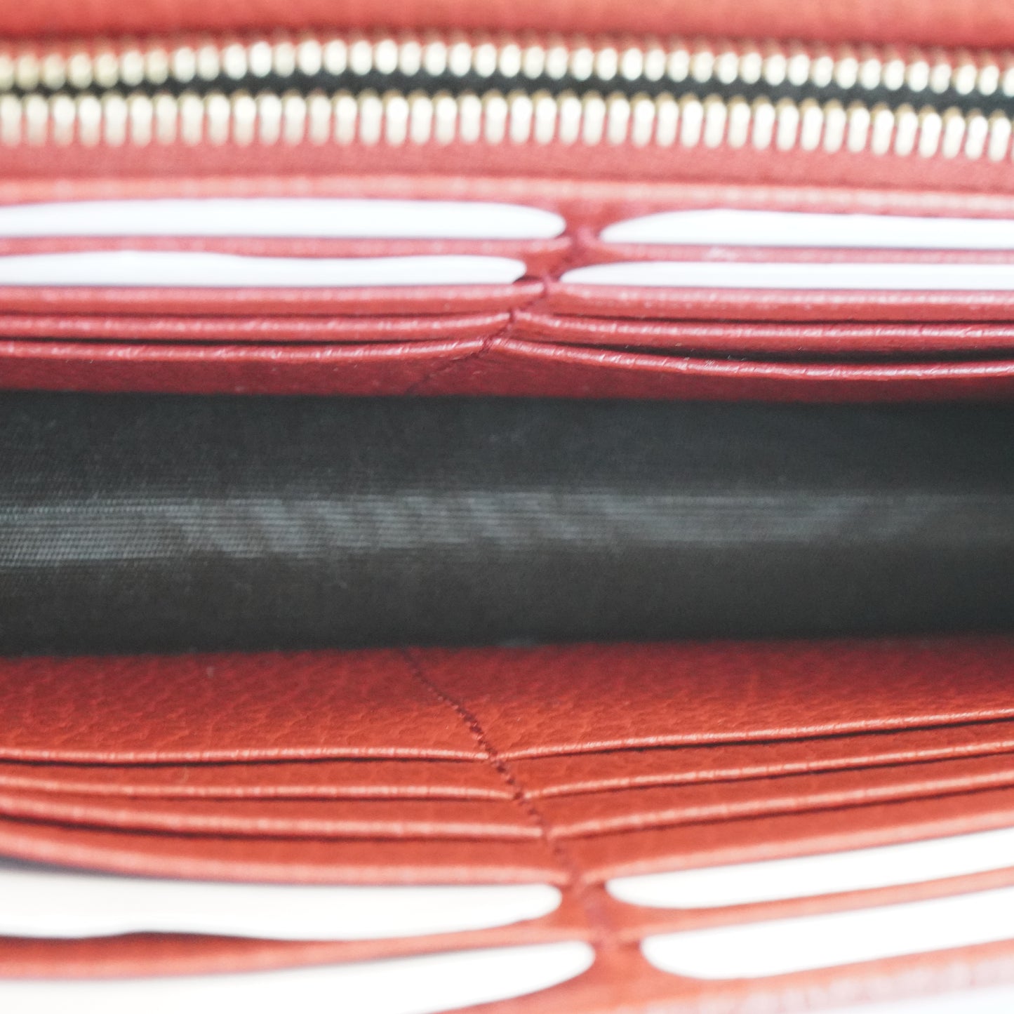 Gucci Interlocking G Wallet on Chain