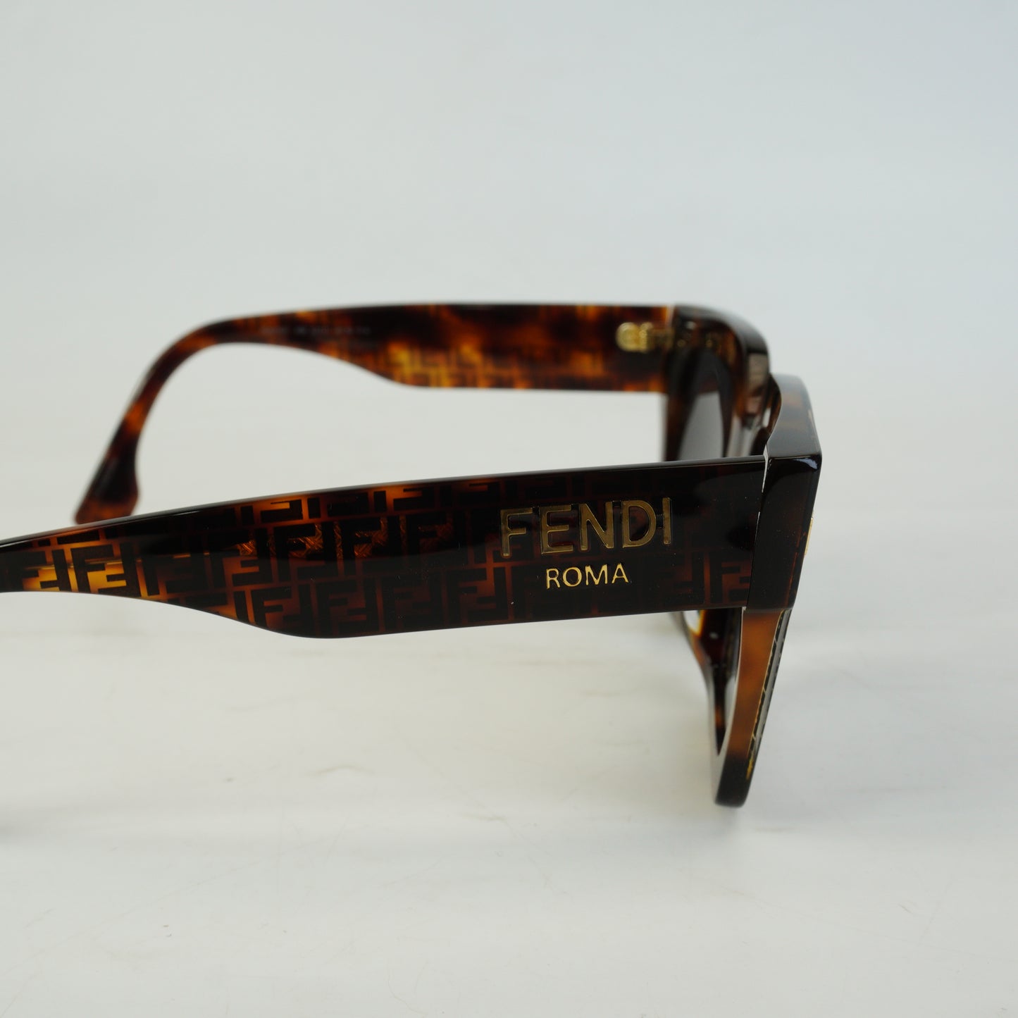 Fendi FE40101F Sunglasses