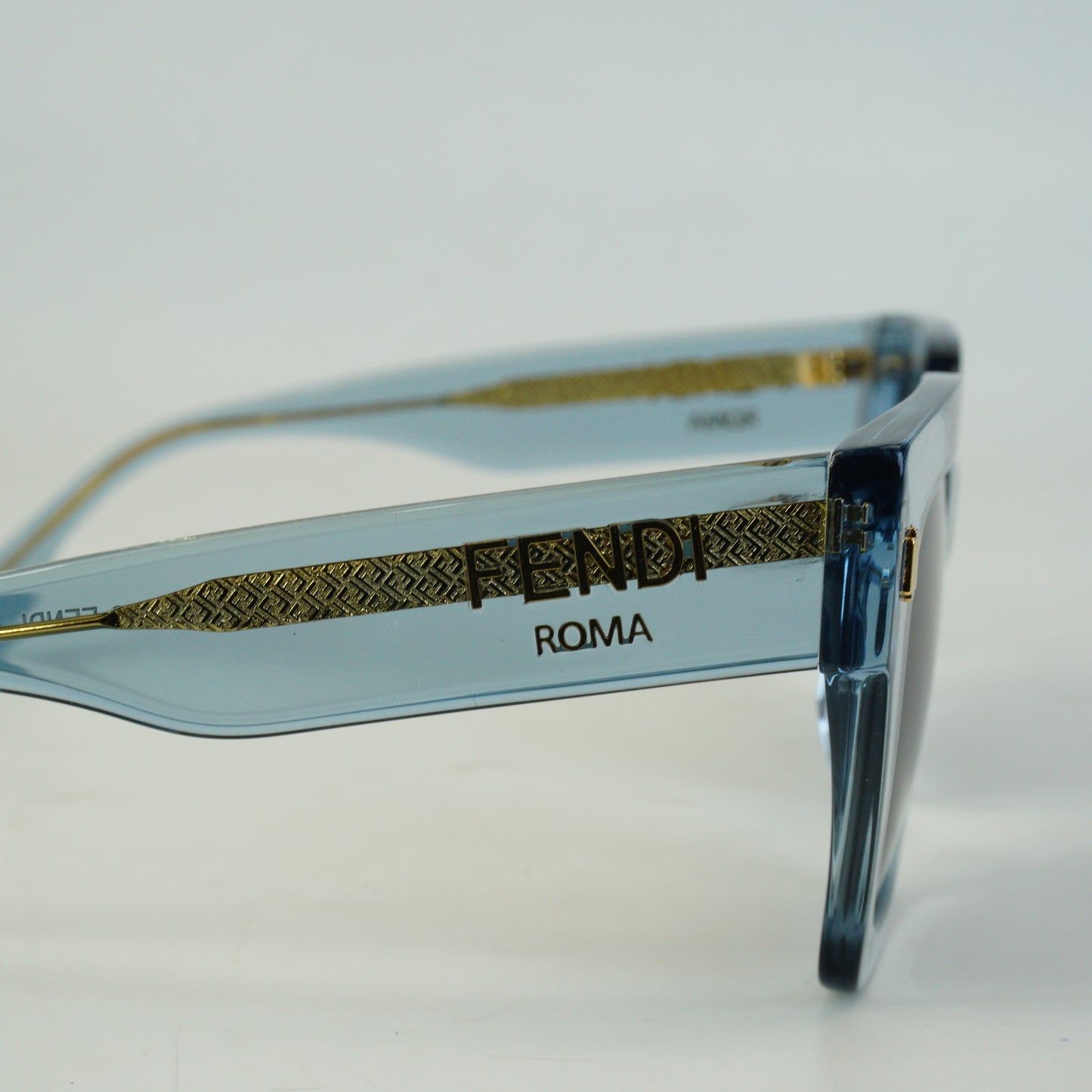 Fendi	FE40101F 90A Sunglasses