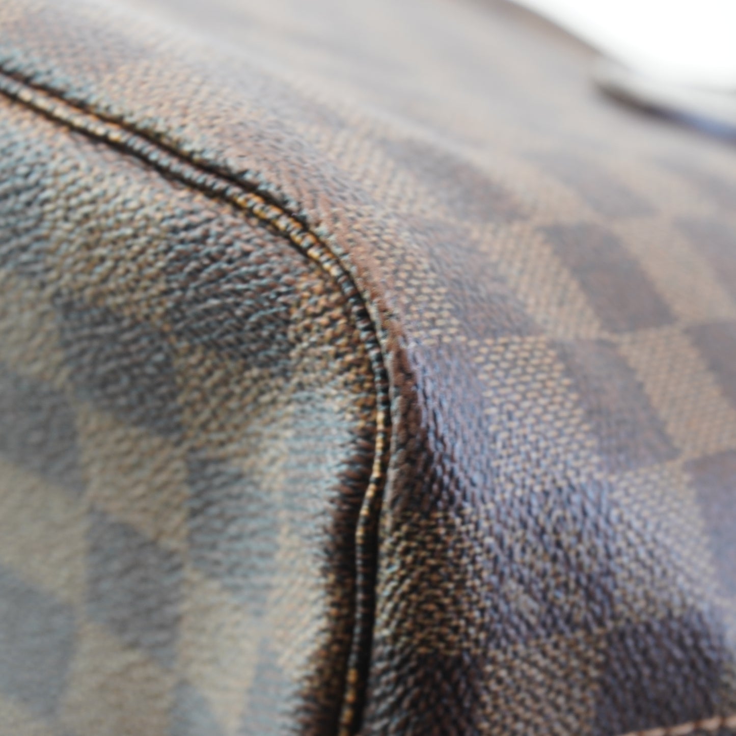 Louis Vuitton	Neverfull PM