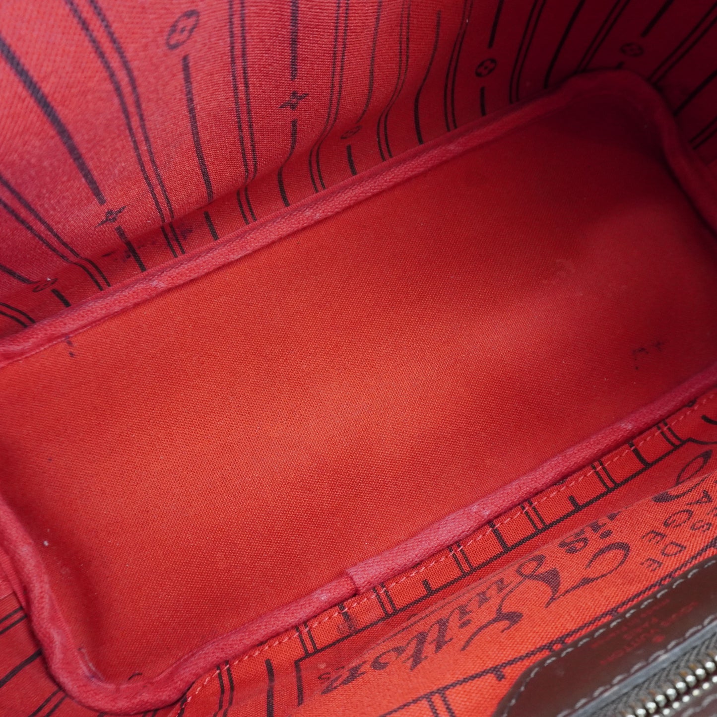 Louis Vuitton	Neverfull PM