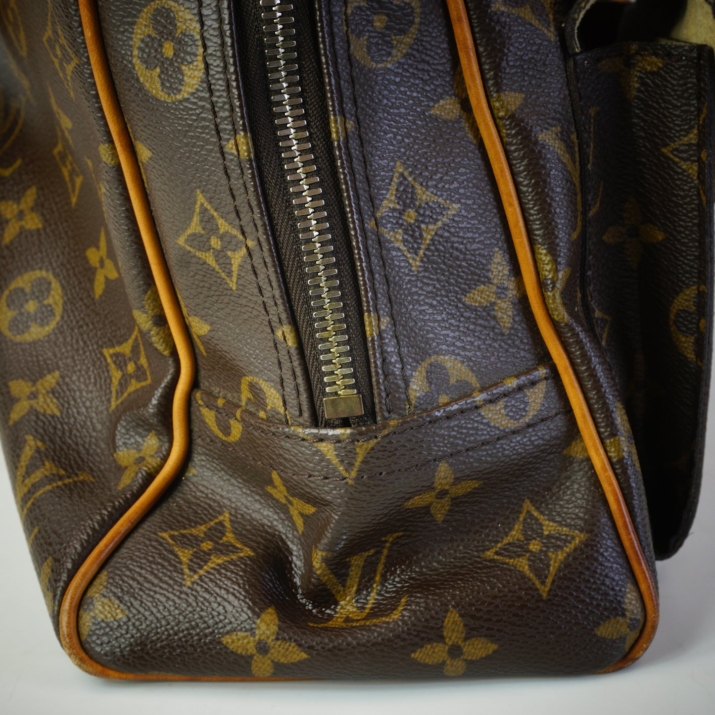 Louis Vuitton	Manhattan GM GHW