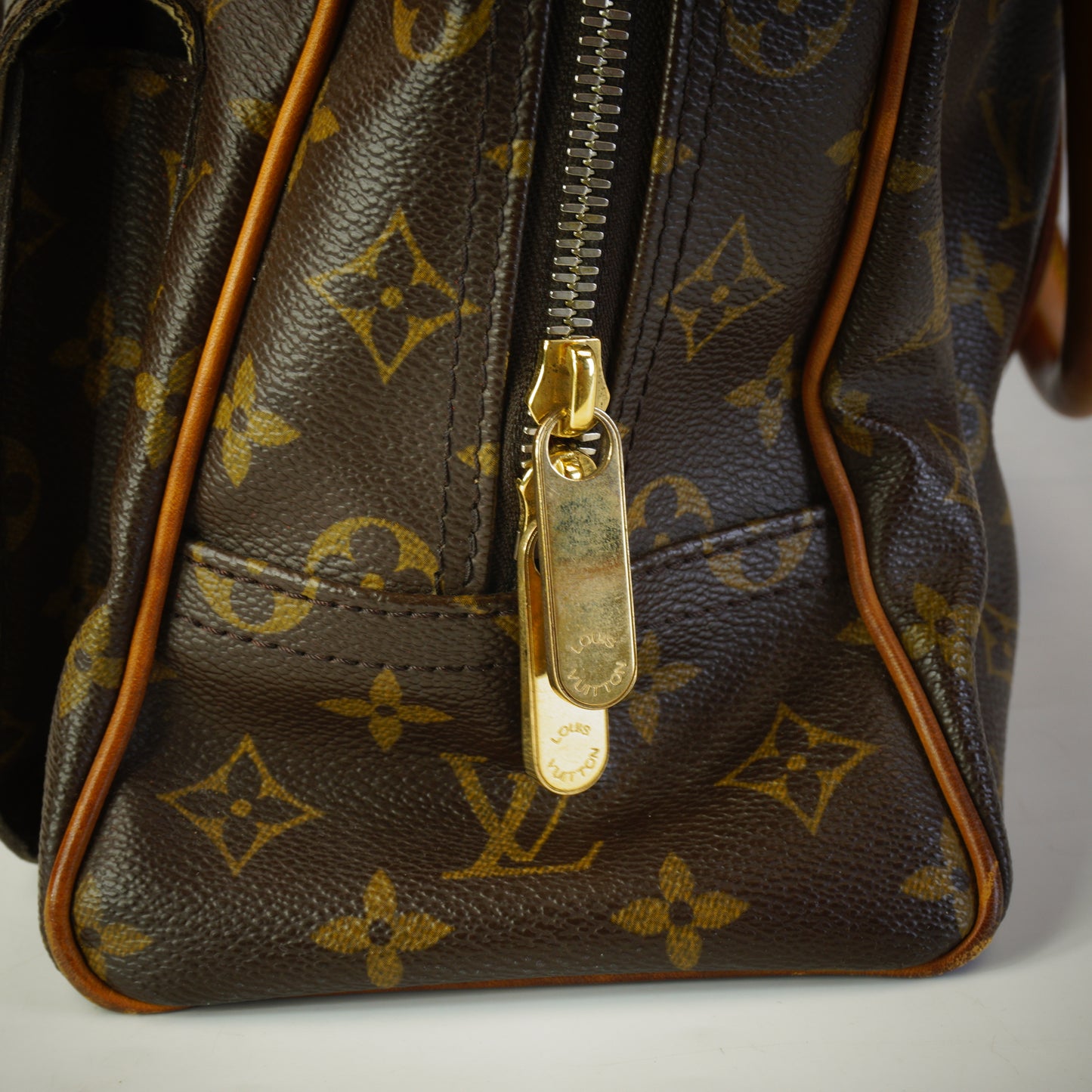 Louis Vuitton	Manhattan GM GHW