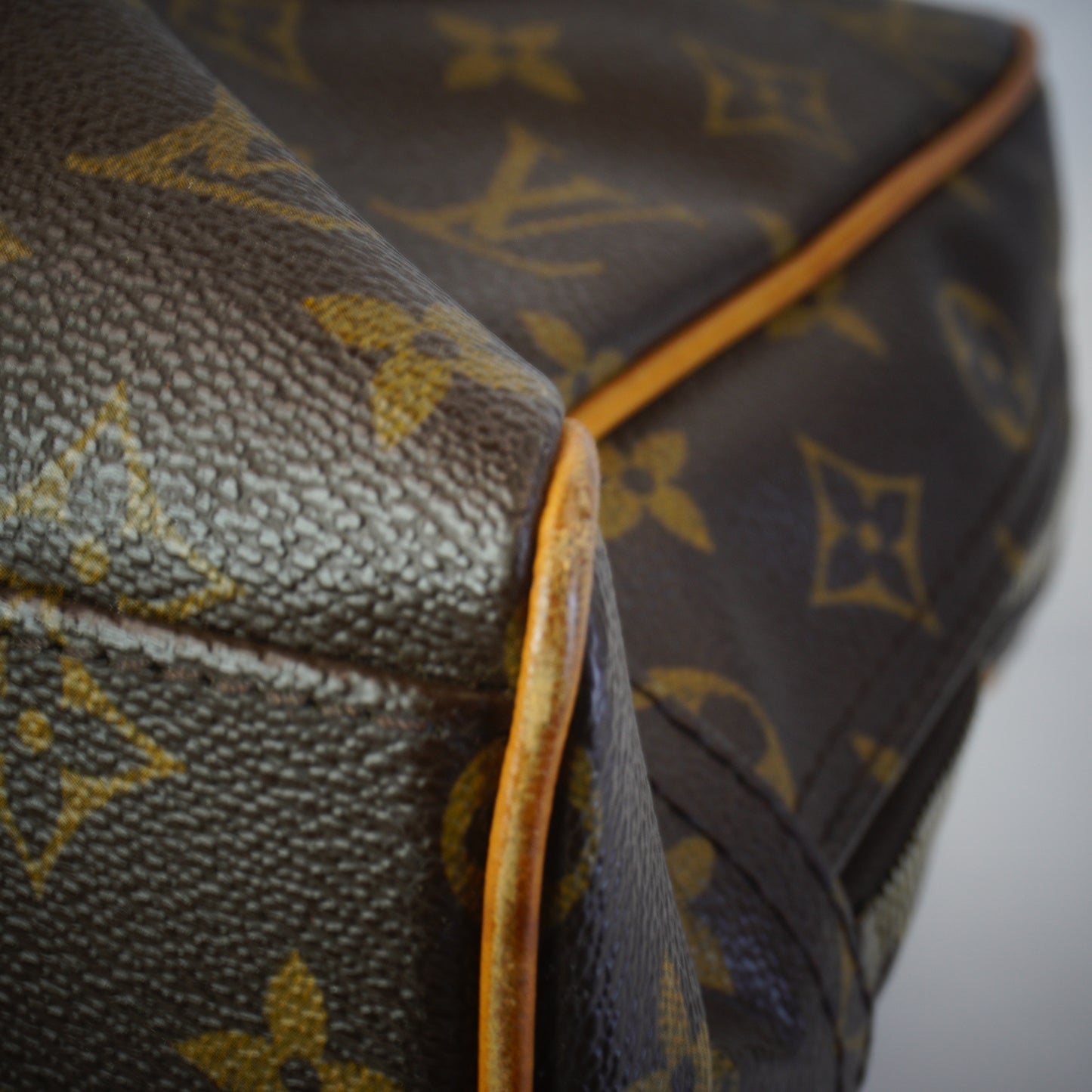 Louis Vuitton	Manhattan GM GHW