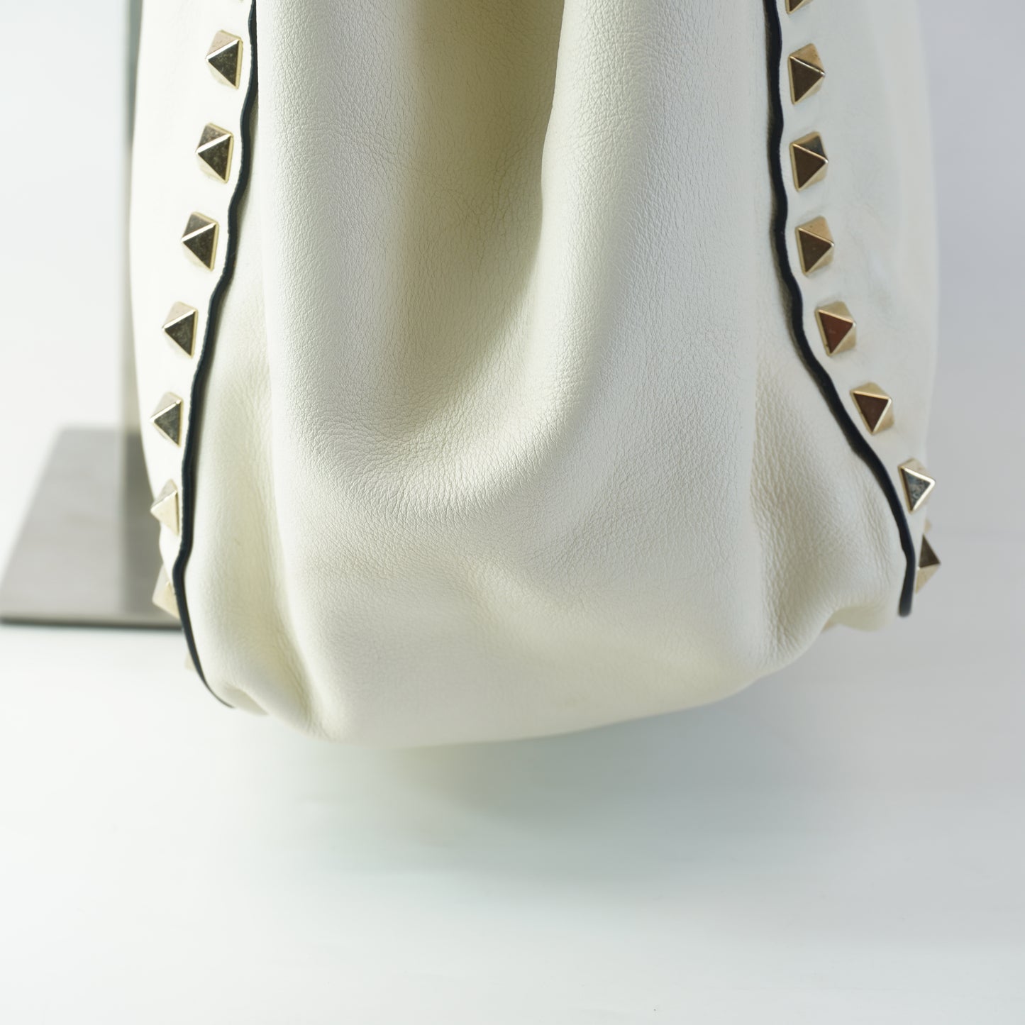 Valentino Rockstud Tote off white