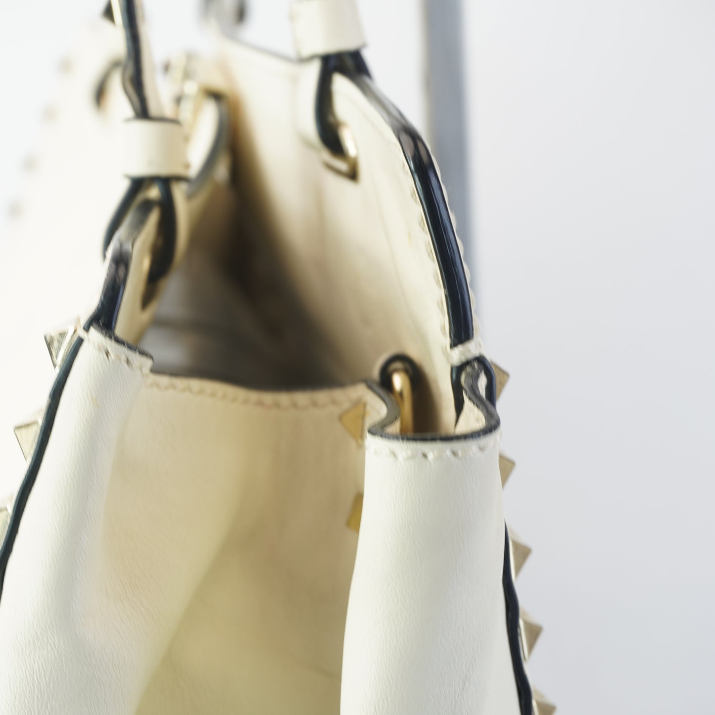 Valentino Rockstud Tote off white