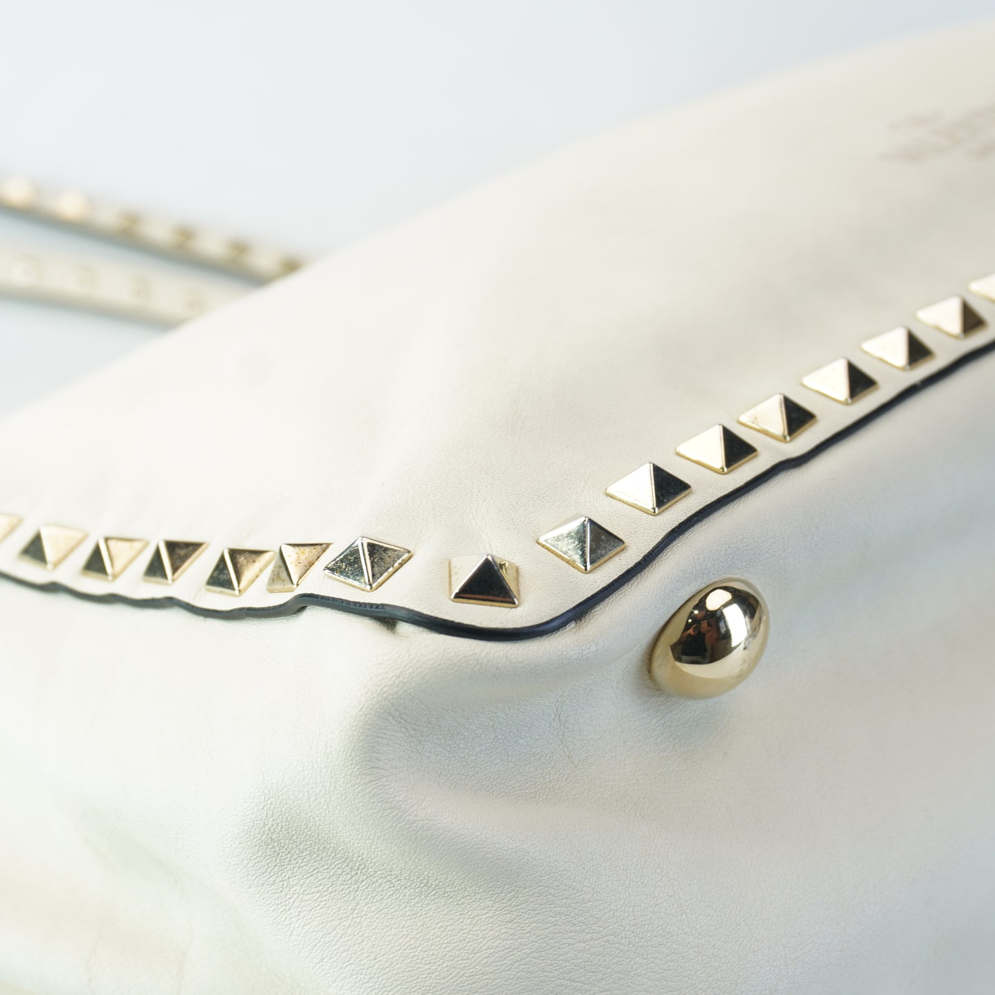 Valentino Rockstud Tote off white