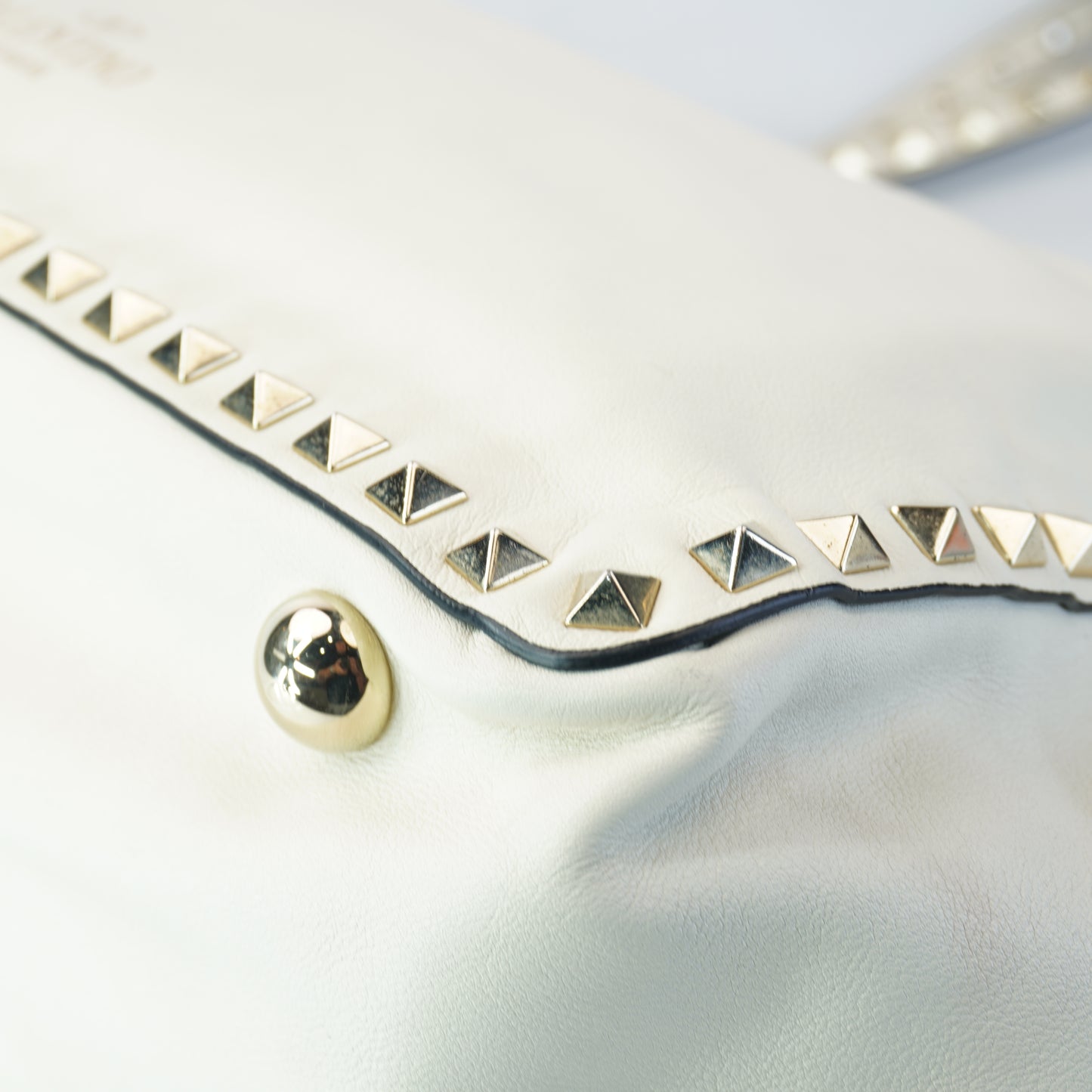 Valentino Rockstud Tote off white