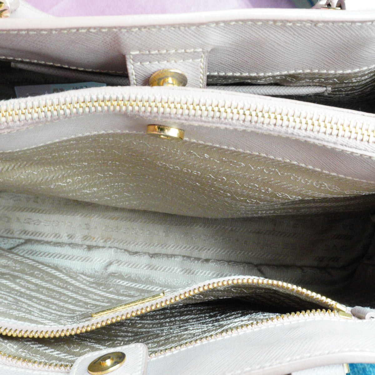 Prada	Galleria Saffiano Leather Bag GHW Medium