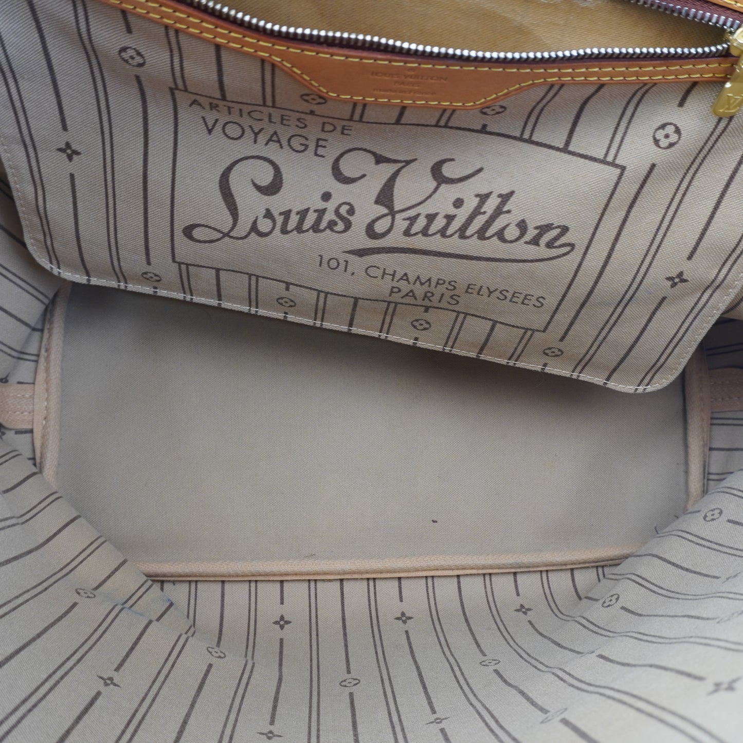 Louis Vuitton	Neverfull MM Mono