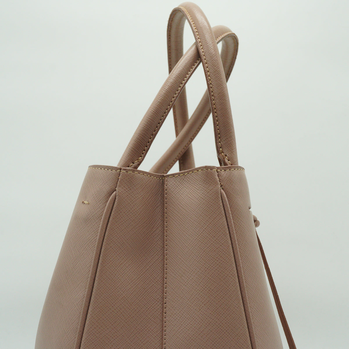 Prada	Galleria Saffiano Leather Bag GHW Medium