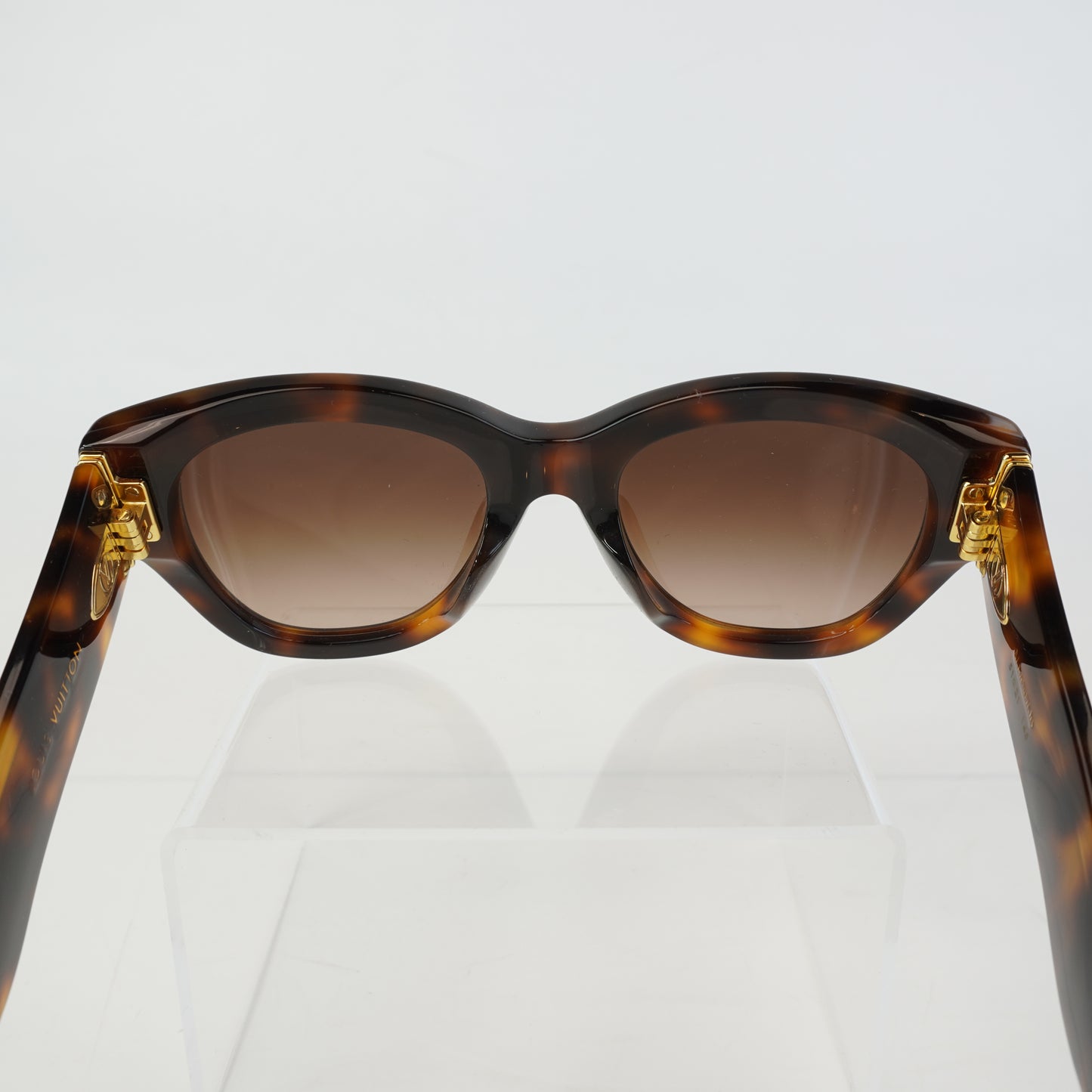 Louis Vuitton	Brown Tortoise Shell Sunglasses