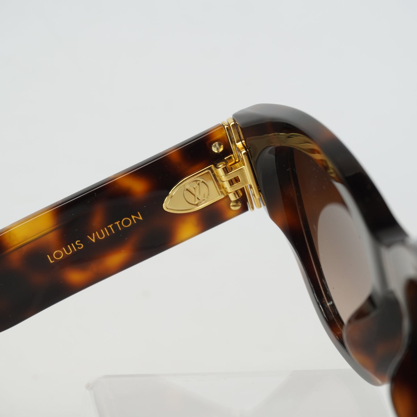 Louis Vuitton	Brown Tortoise Shell Sunglasses