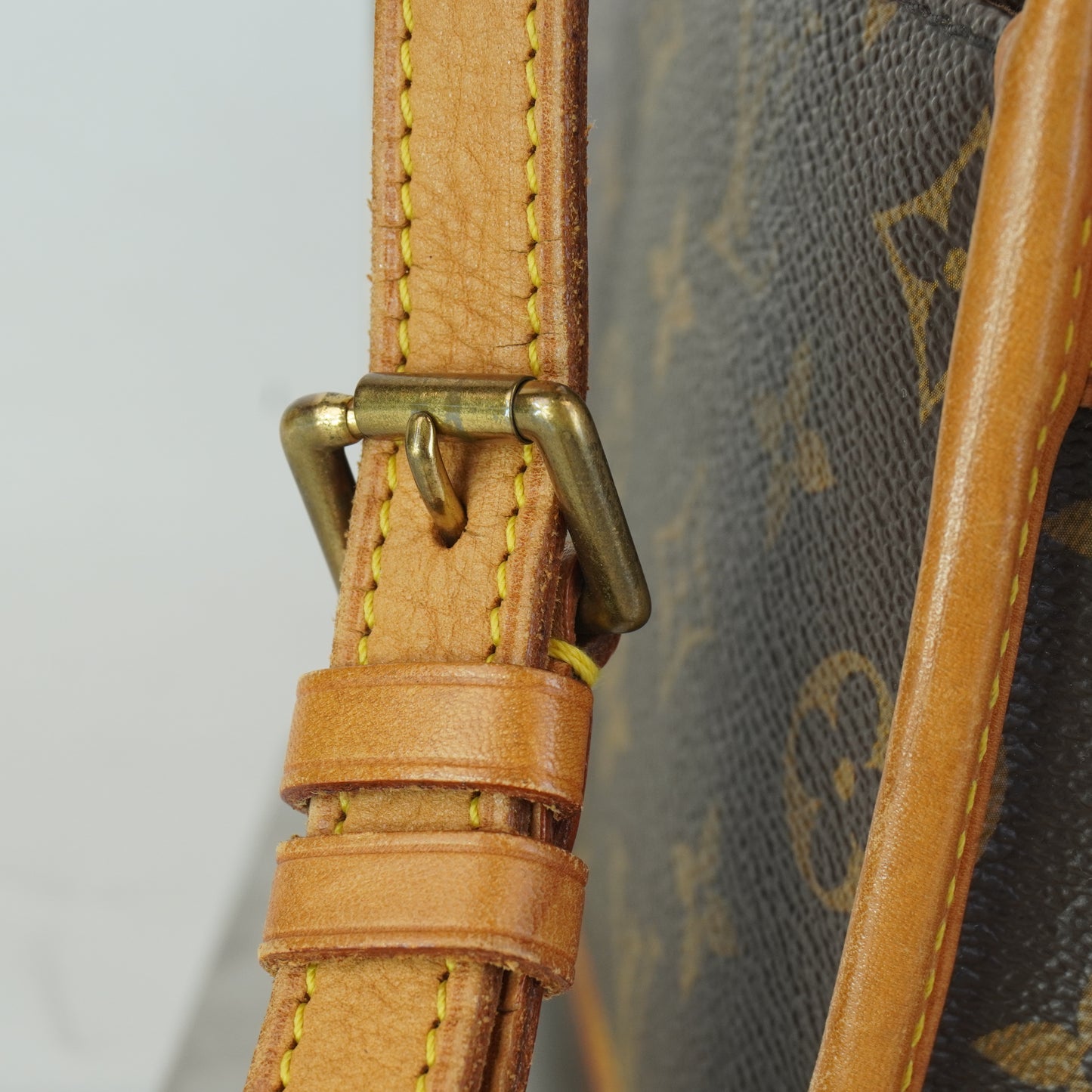 Louis Vuitton	Sologne