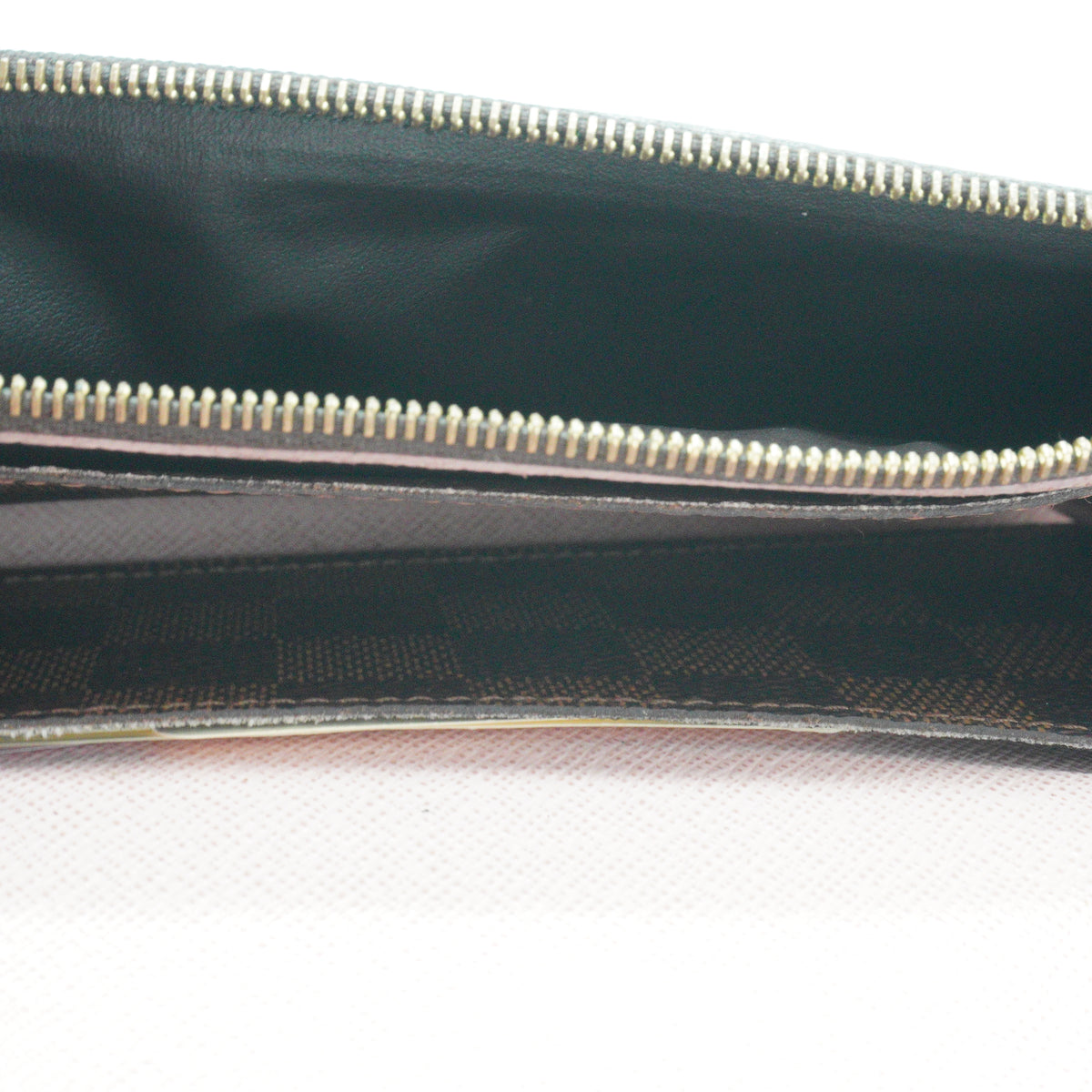 Louis Vuitton	Emilie Wallet GHW