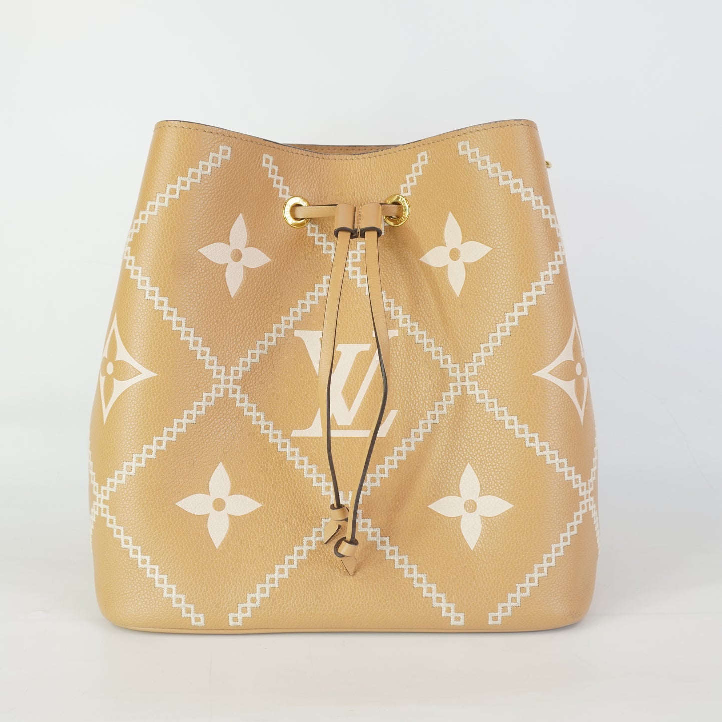 Louis Vuitton	Neonoe Empriente