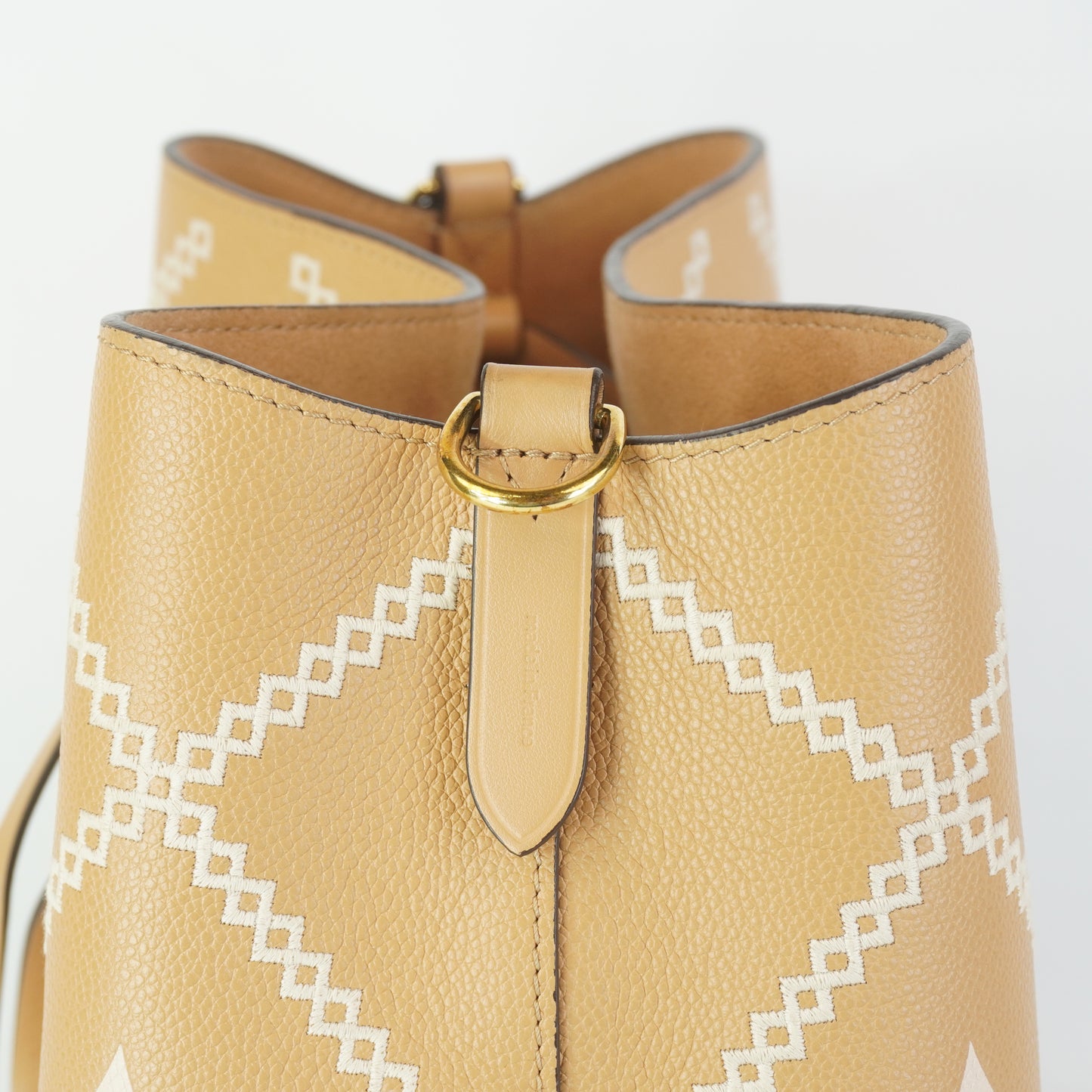 Louis Vuitton	Neonoe Empriente