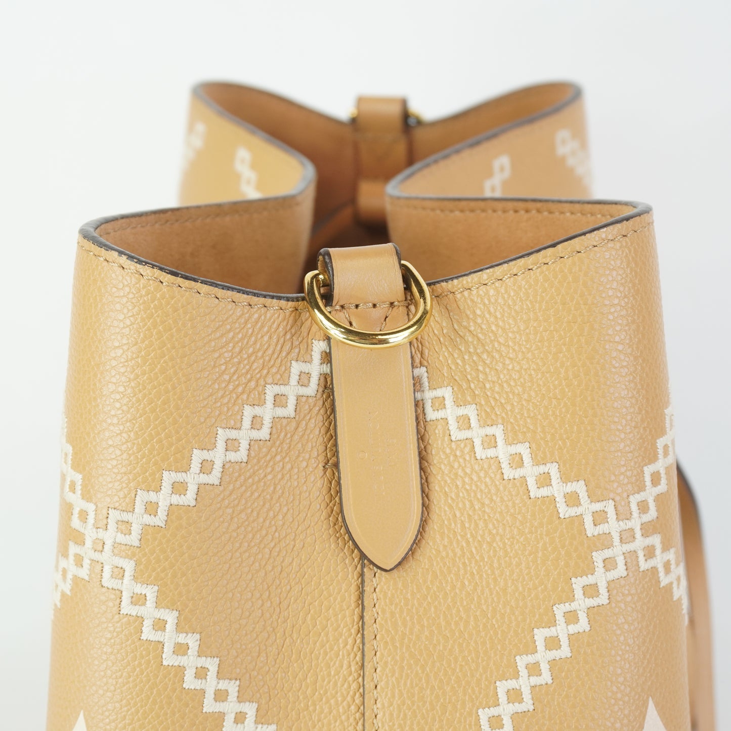 Louis Vuitton	Neonoe Empriente