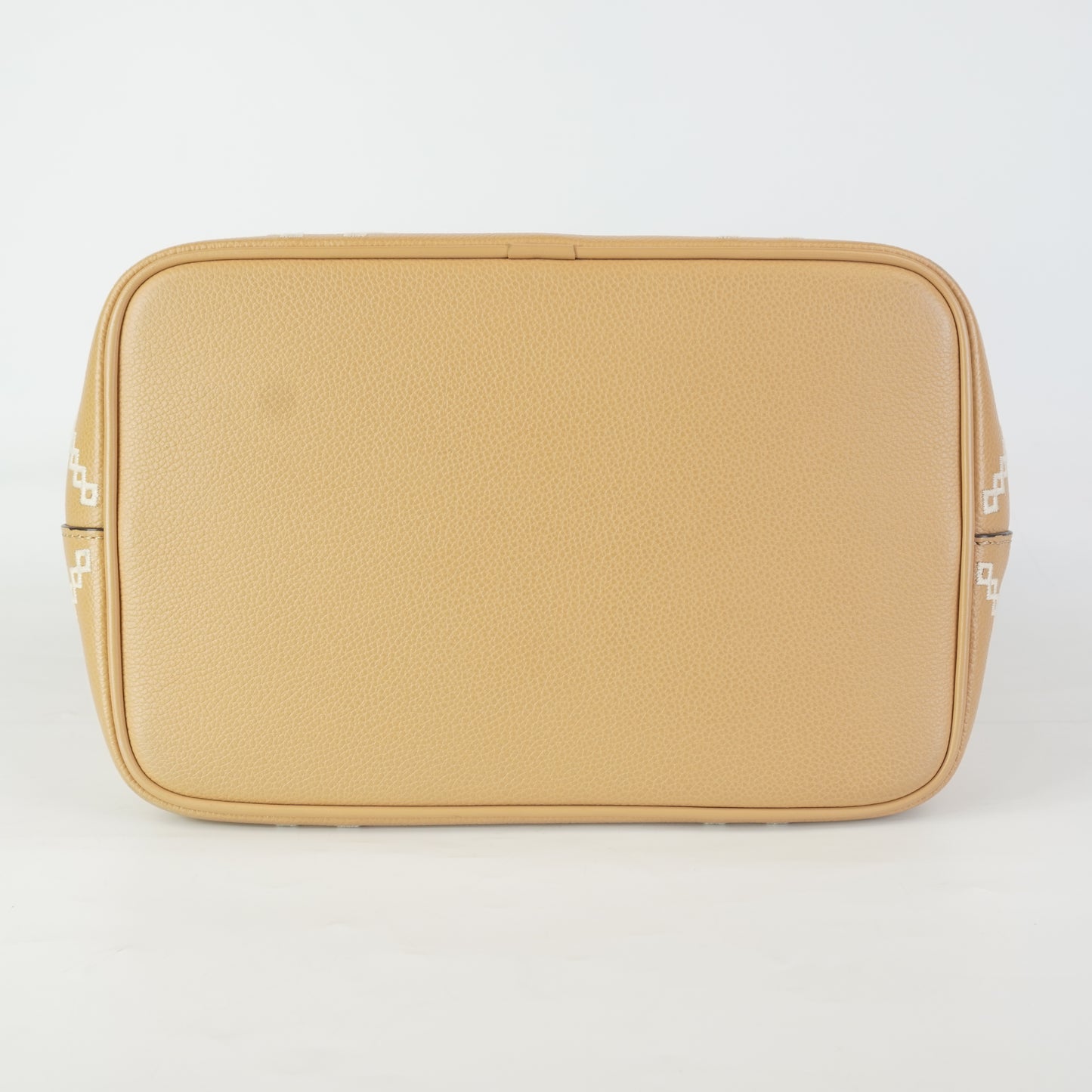 Louis Vuitton	Neonoe Empriente
