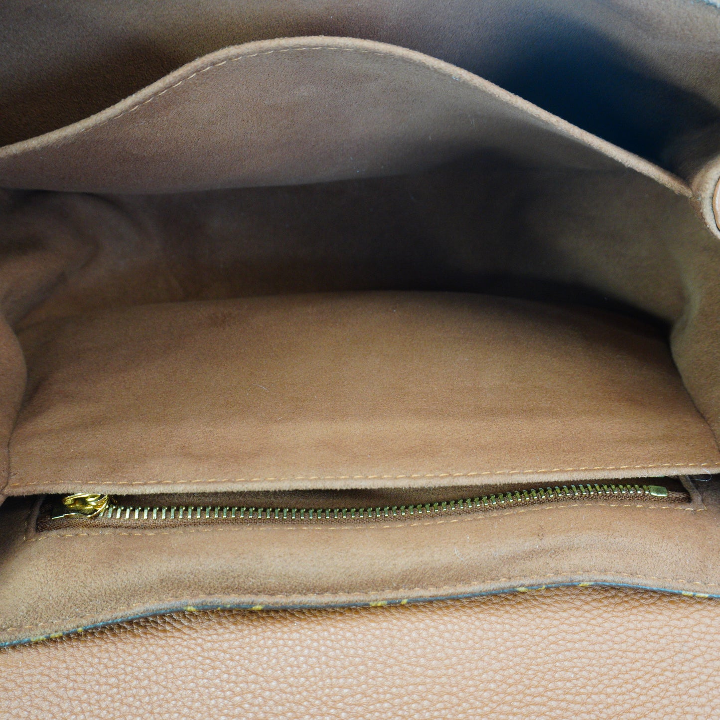 Louis Vuitton	Eden MM Handbag GHW Medium