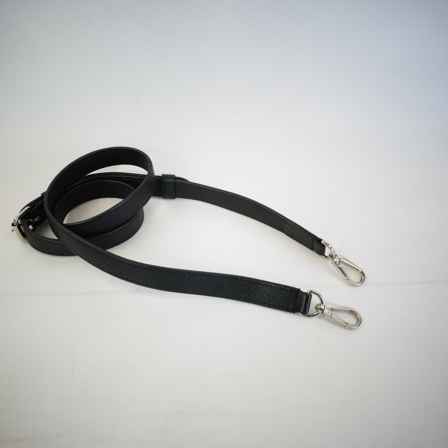 Louis Vuitton	Black Grained Calfskin SHW Medium