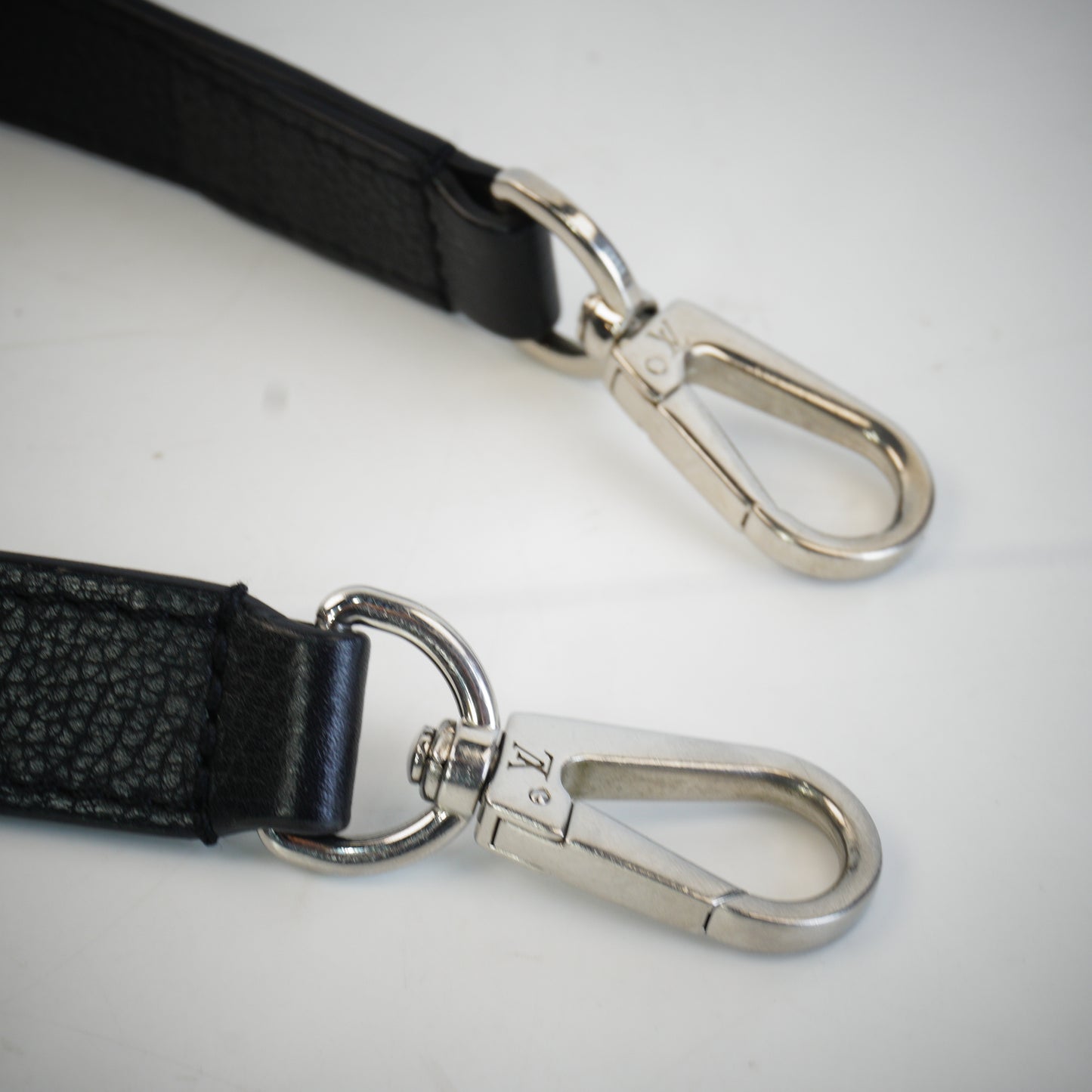 Louis Vuitton	Black Grained Calfskin SHW Medium