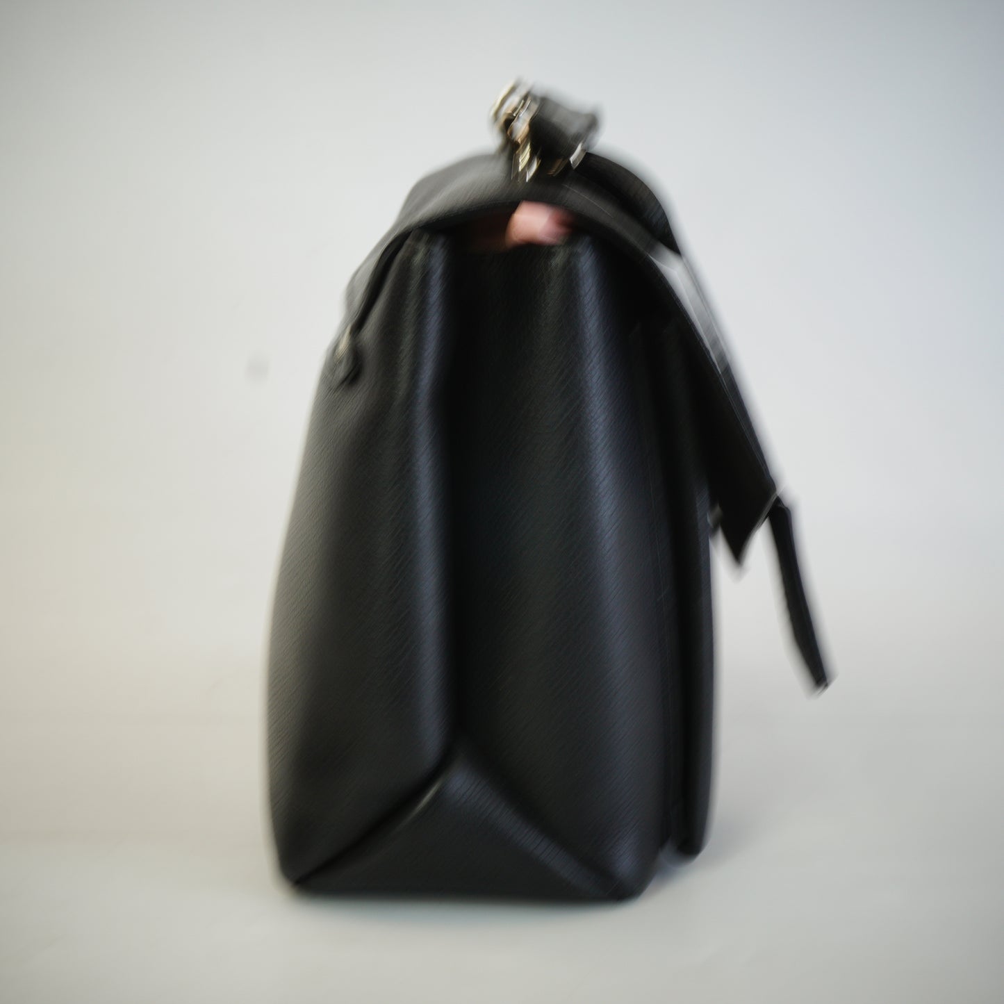 Louis Vuitton	Black Grained Calfskin SHW Medium