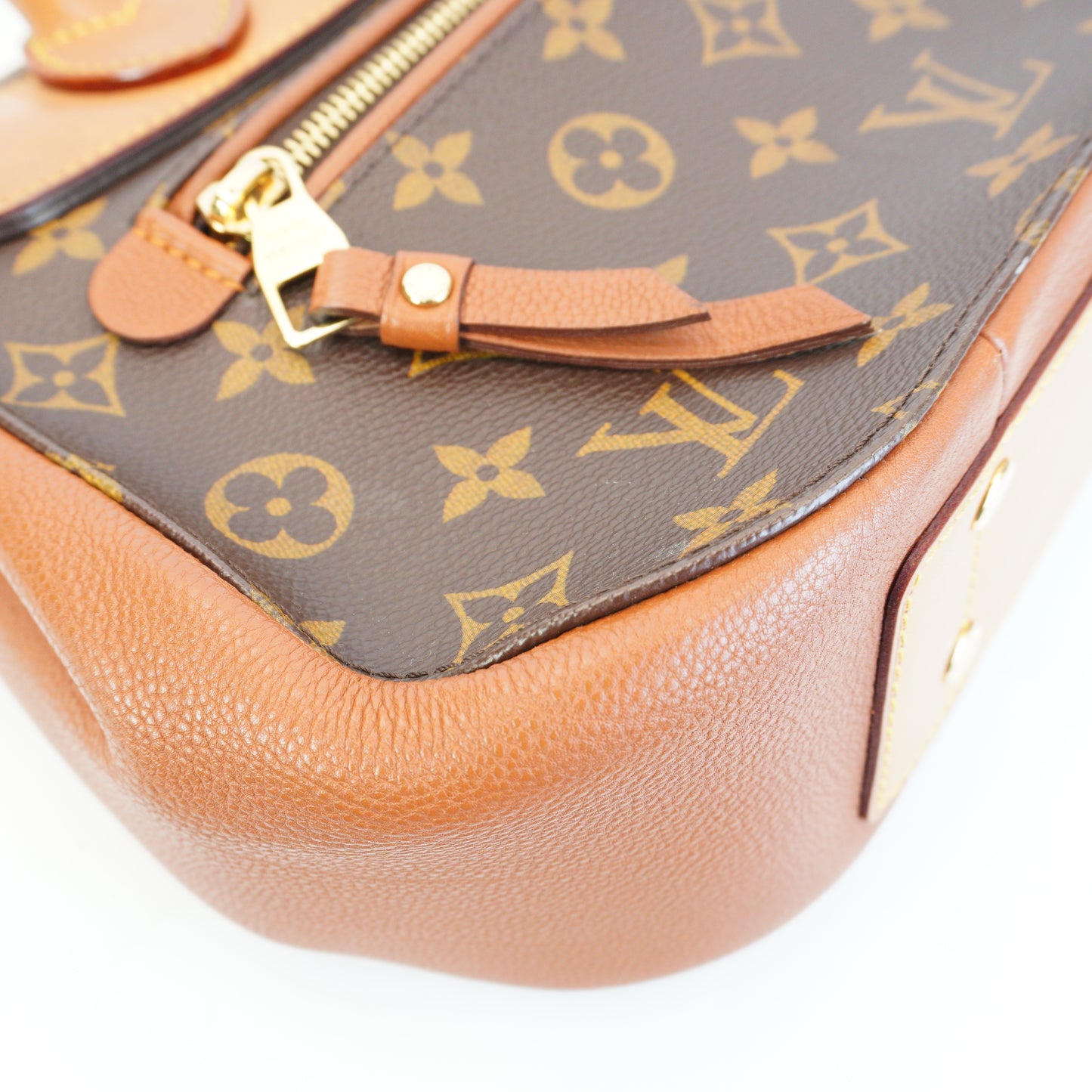 Louis Vuitton	Eden MM Handbag GHW Medium