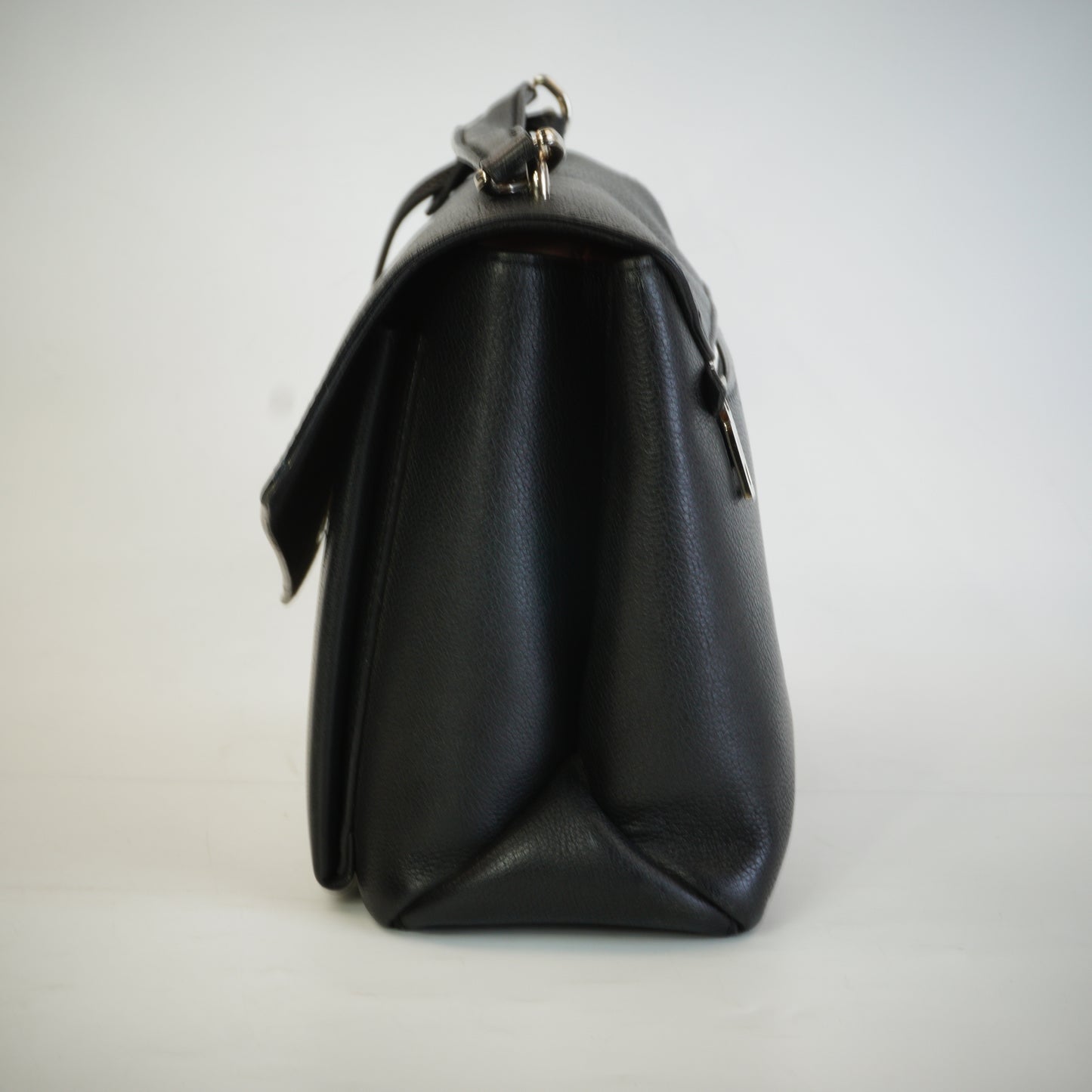 Louis Vuitton	Black Grained Calfskin SHW Medium